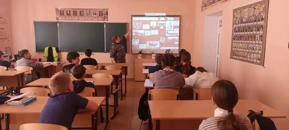 🎖️В нашей школе прошли уроки исторической памяти «История Вооруженных Сил РФ» для 3-4 классов (04.0