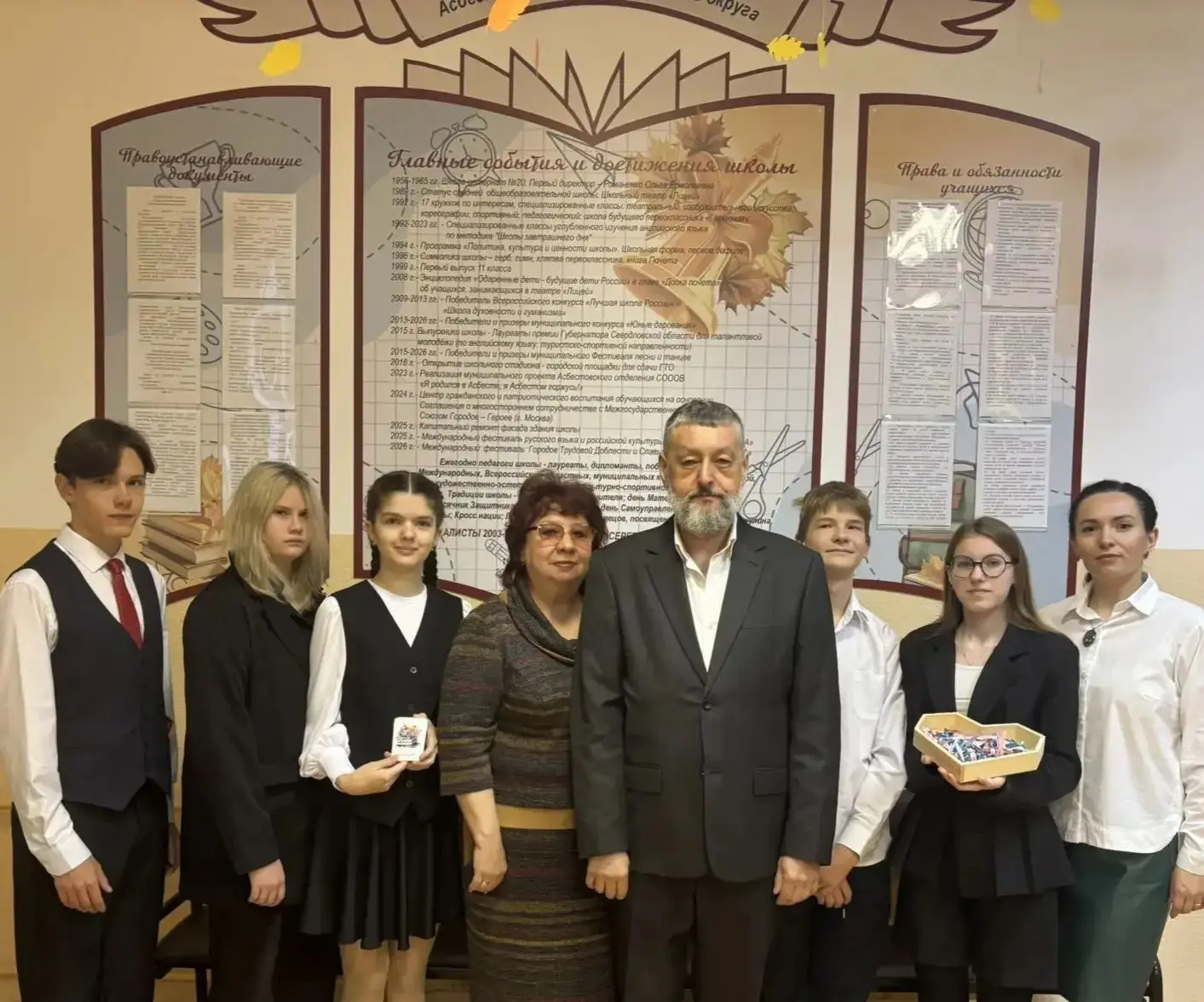 День учителя в МАОУ «СОШ № 11 имени А.И. Чечулина»!