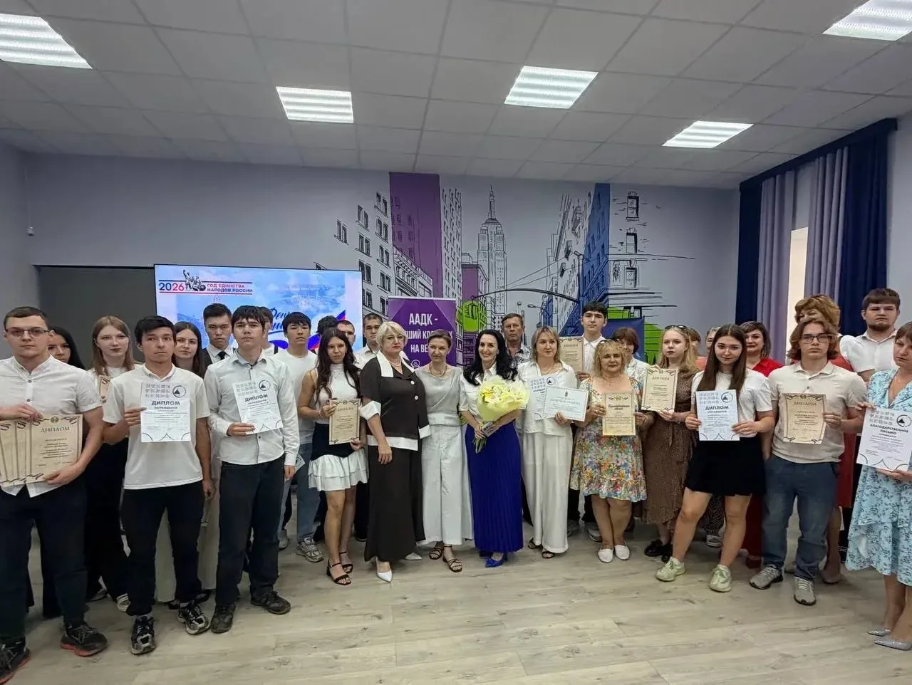 🇷🇺 НЕ СЛОВОМ, А ДЕЛОМ! РОССИЯ  🤍💙❤

В преддверии Дня России в Астраханском автомобильно-дорожном