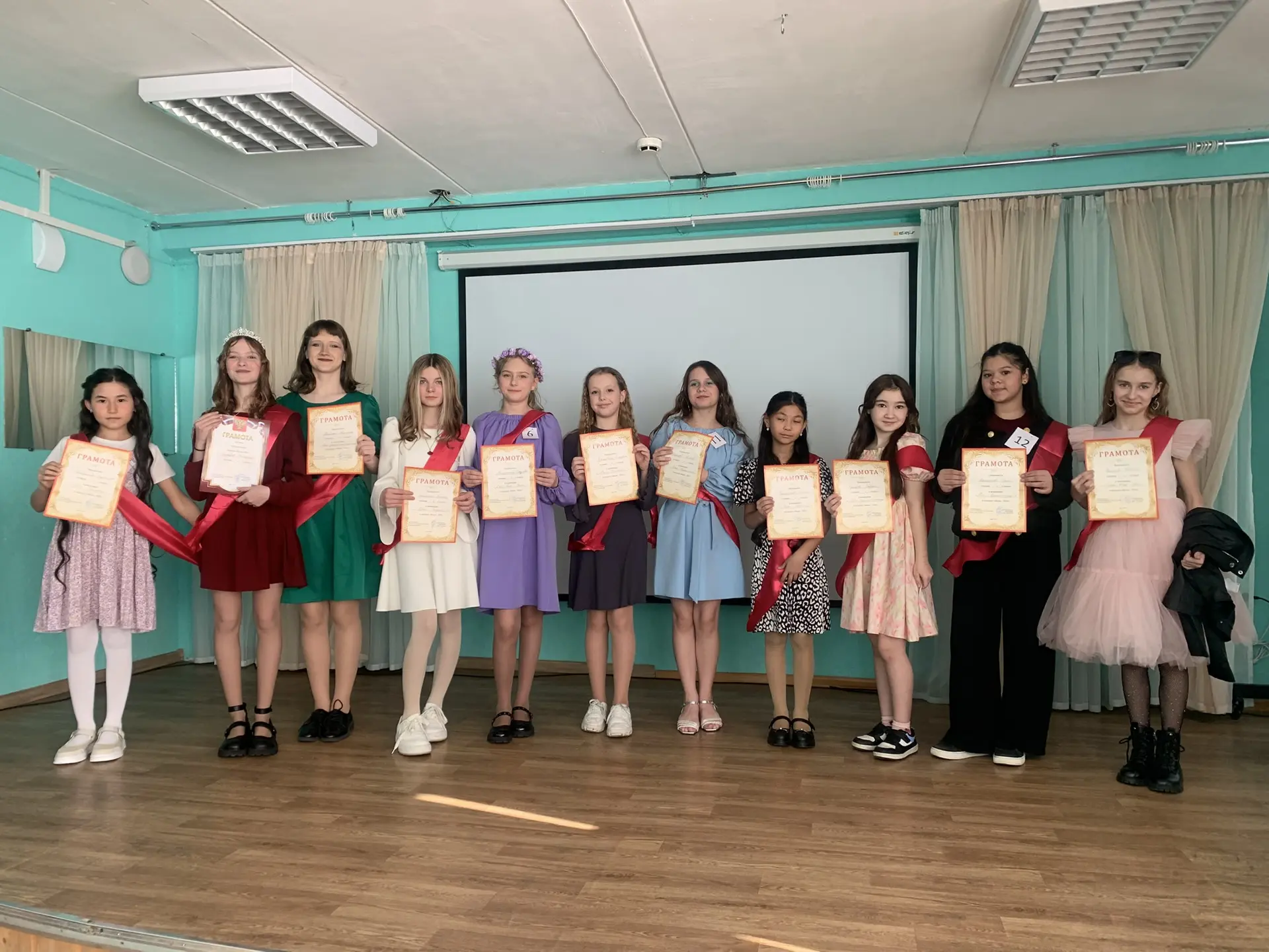 8 МАРТА 🌺  Международный женский день 🥰  Наши ученики не только поздравили мам, учителей, бабушек, о