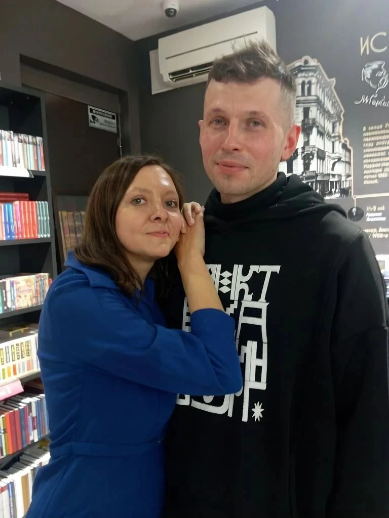Дмитрий, удивительный и очень талантливый. Очень круто в последнее время работают гориз...