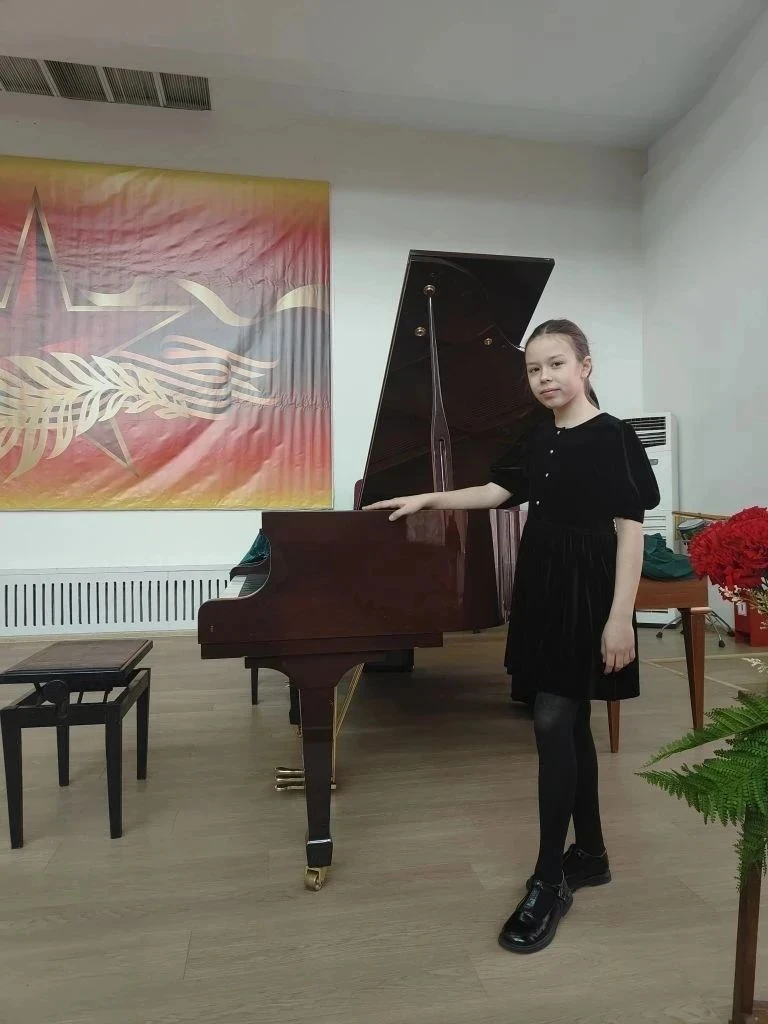 Поздравляем преподавателя Захарову О. Ю. и ее ученицу Рябоконь Софию с Дипломом лауреат...