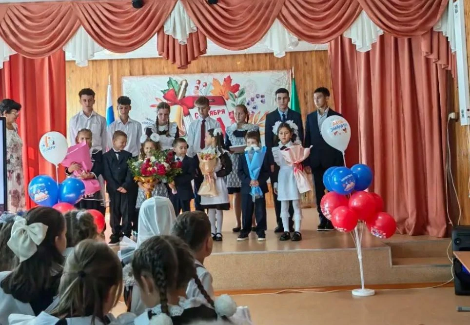 С новыми знаниями — в новый учебный год! Как наша школа встретила 1 сентября 🍂📚
