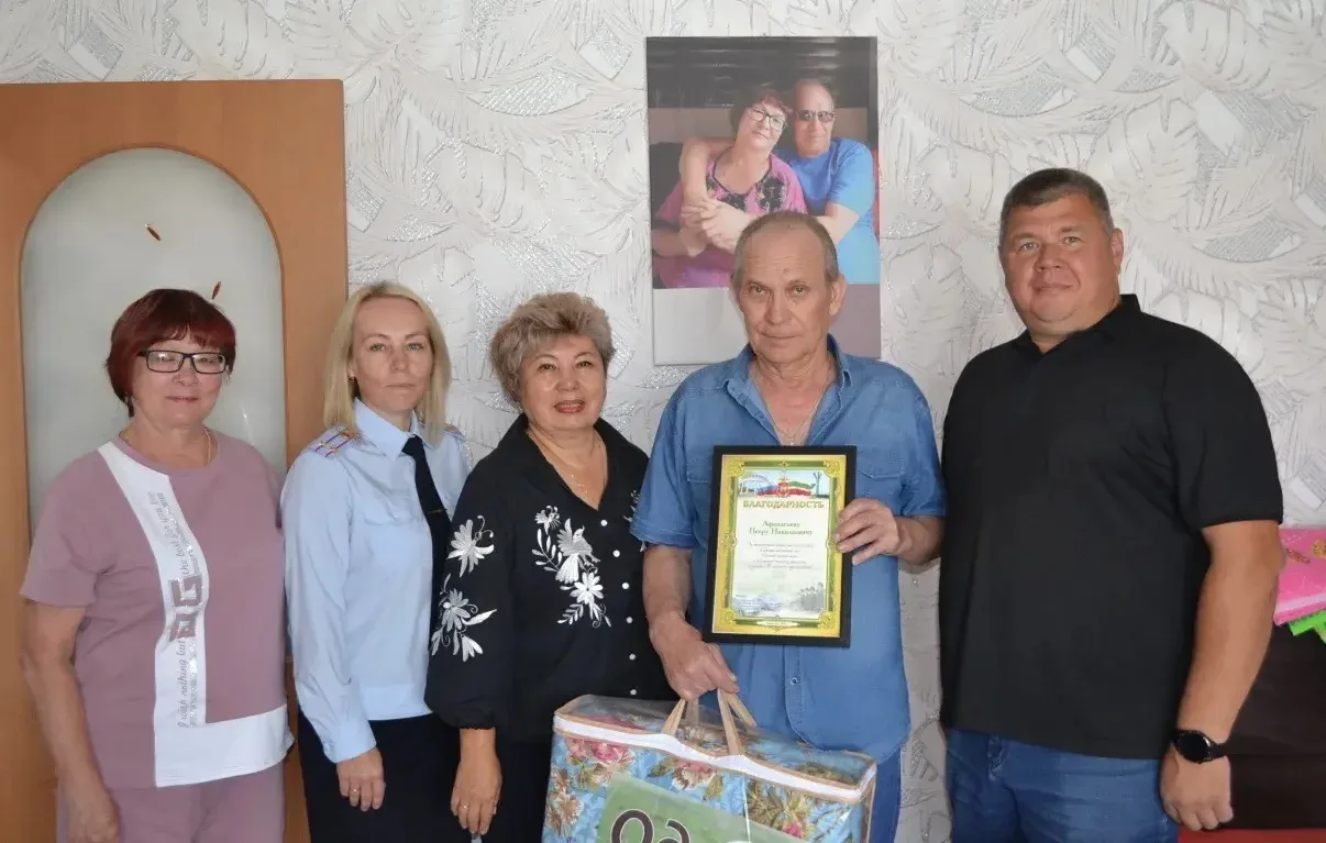 🎉 В Лениногорске ветерана МВД поздравили с 70-летним юбилеем