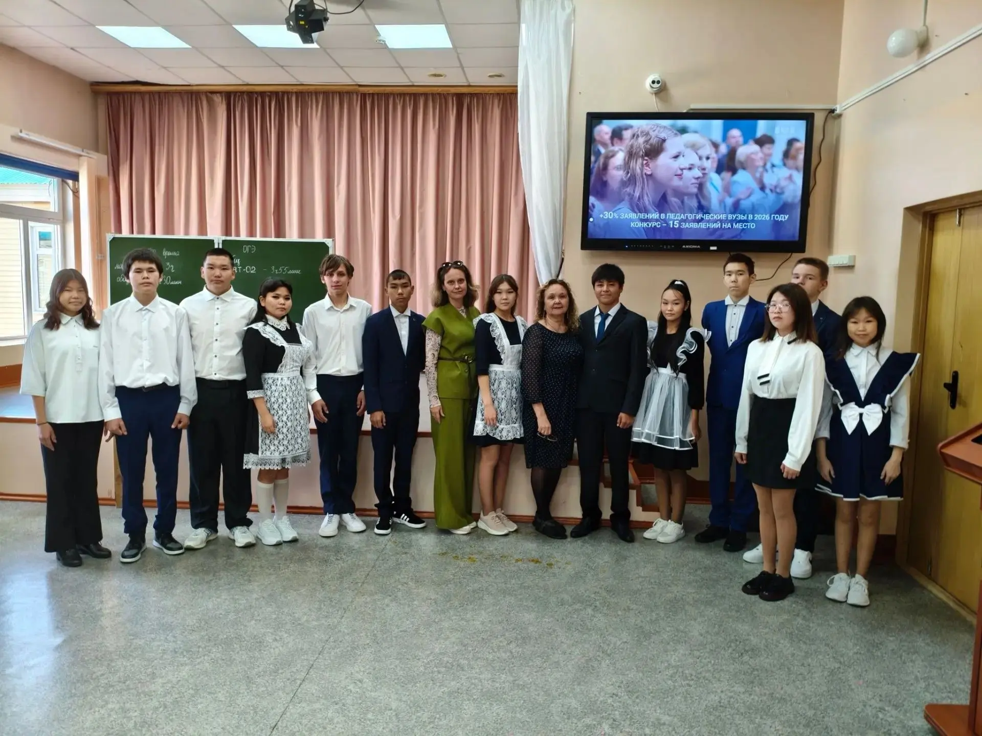 Во всех школах нашей страны 1 сентября прошло торжественное мероприятие- "День Знаний"....