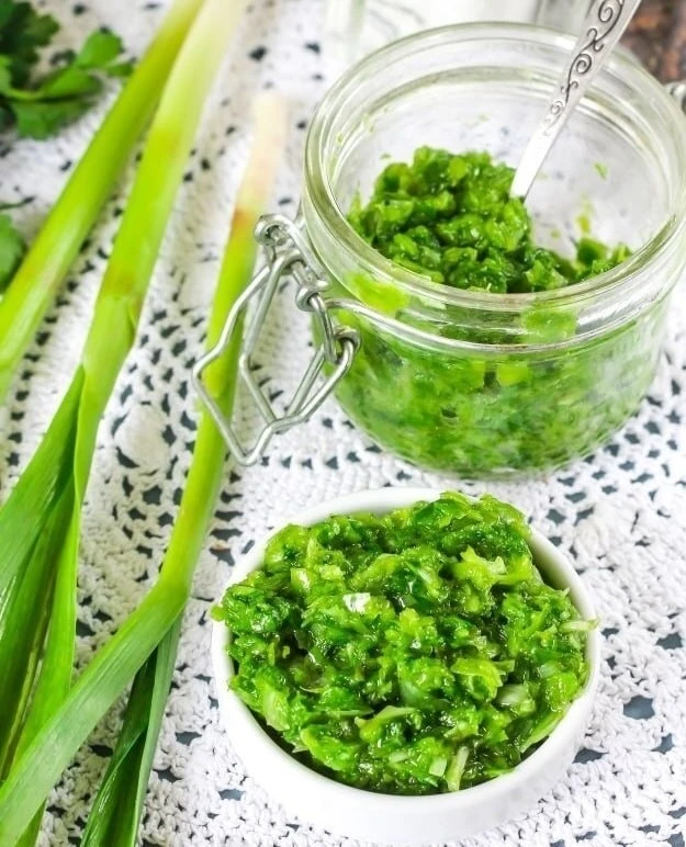 🌿 Консервируем стрелки чеснока – простой рецепт вкусных заготовок!

Хотите сохранить аромат и польз