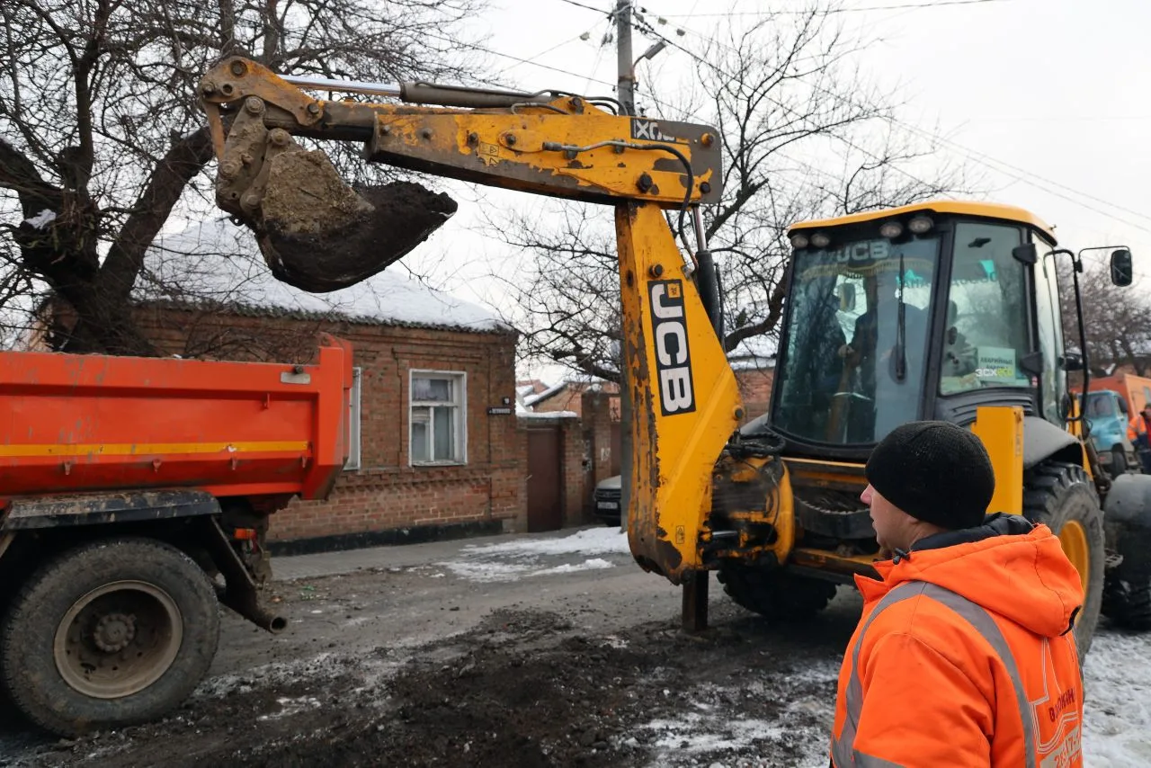 🛠 Чтобы как можно быстрее вернуть в дома комфорт, в эти минуты наши аварийные бригады работают в нес