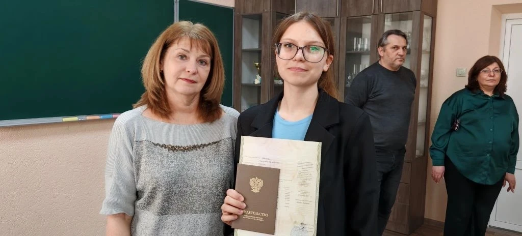 🎓 Поздравляем наших юных профессионалов! 🎉  В рамках программы "Первая профессия" учащиеся из 8Д, 8В