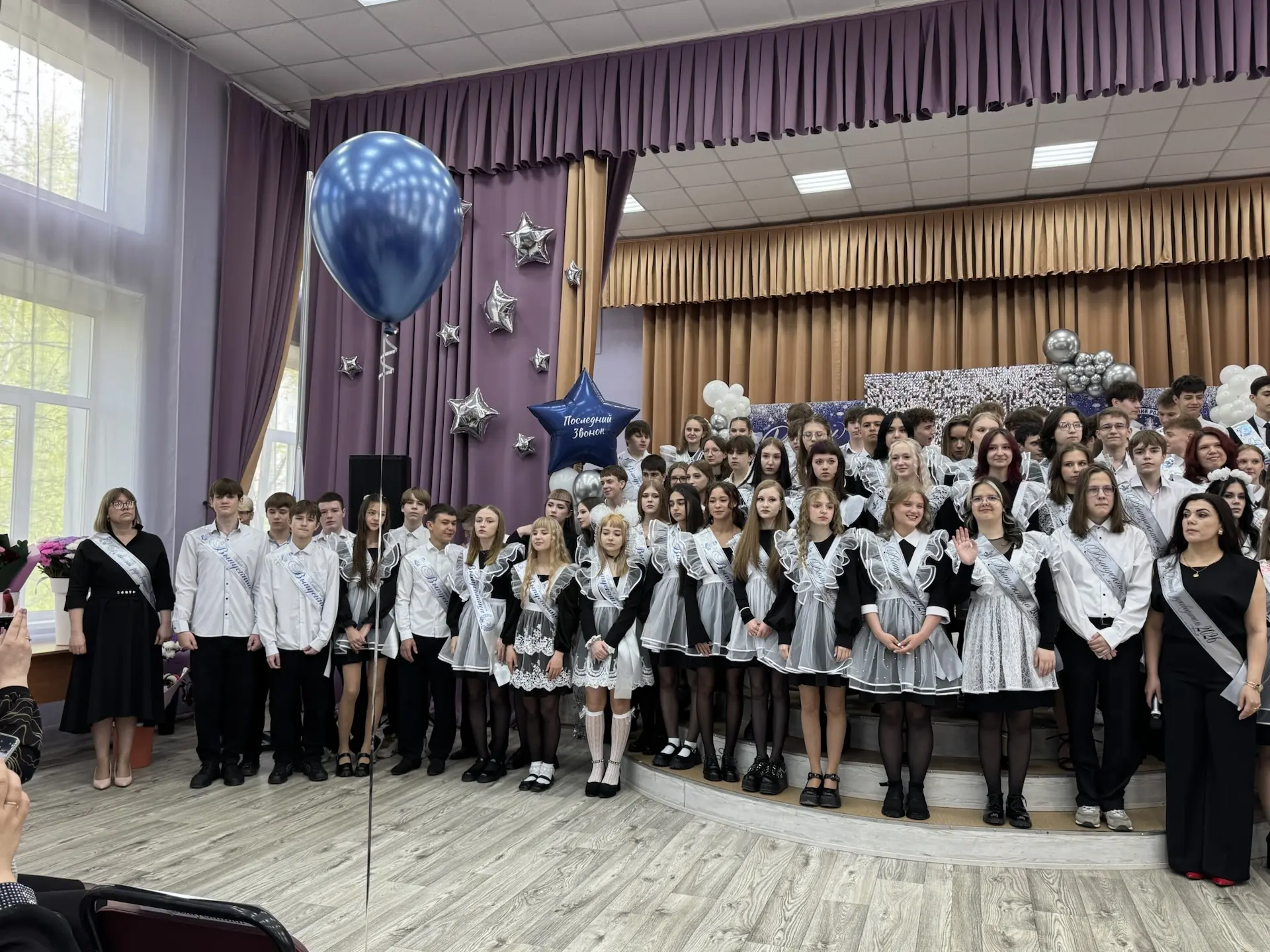 Последний звонок — 9 классы!  Сегодня в нашей гимназии прозвенел последний звонок для учеников 9-х к