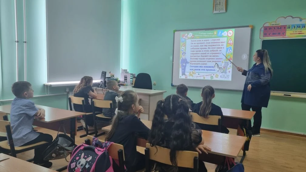 Сегодня наши первоклассники приняли участие в захватывающем квизе по правилам дорожного...