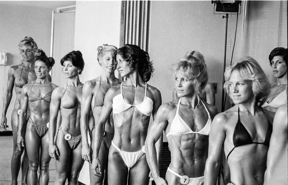 Первый конкурс «Миссис Олимпия». 1980 г., США 

Первый конкурс «Миссис Олимпия» состоялся в 1980 год