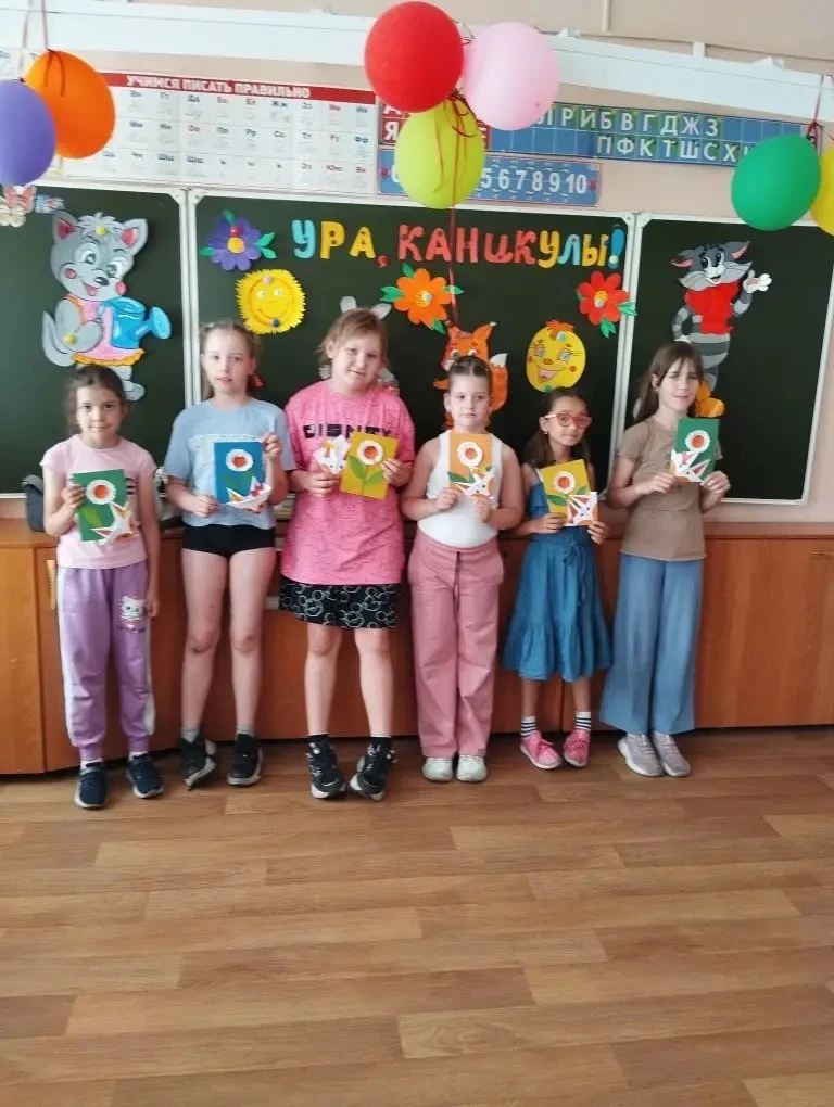 💫Лагерь волшебных рук: лепим, вырезаем, творим!

В нашем прикольном лагере работает замечательный к
