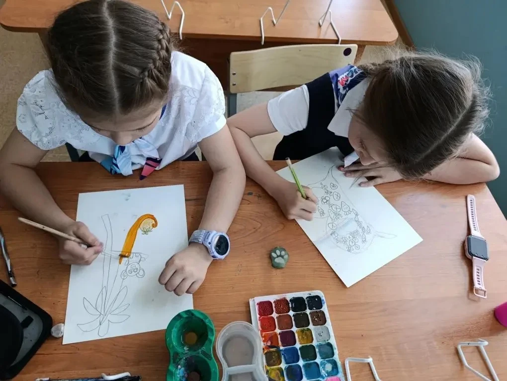 К Дню славянской письменности и культуры во 2 и 3-х классах прошёл мастер-класс "Буквица",который пр