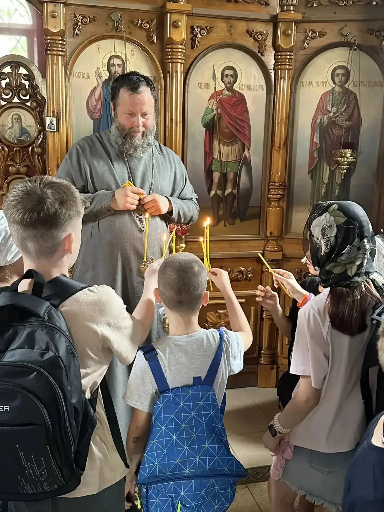 «Будьте для всех солнышками», — наставляет нас праведный Алексий Мечёв.

Такими солнышками для нас с