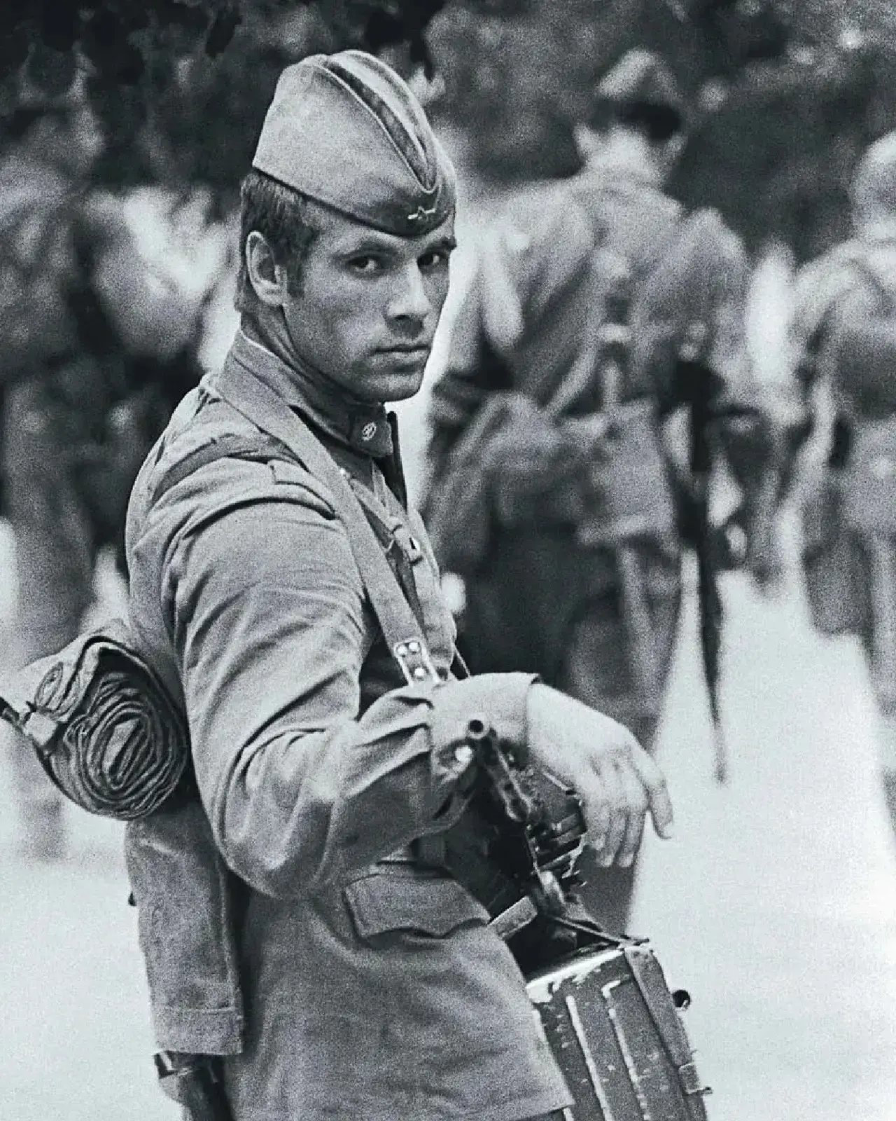 Эта фотография советского срочника, сделанная в 1971 году, вызвала неожиданный резонанс...
