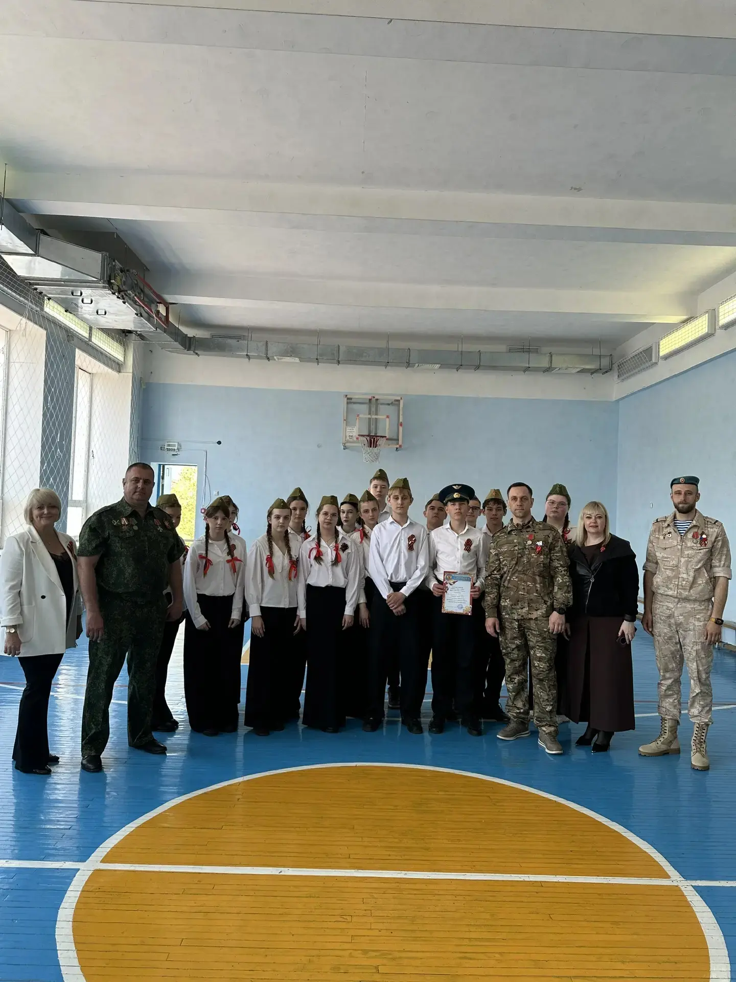 На торжественном мероприятии, посвящённом 81-й годовщине победы, присутствовали почётны...