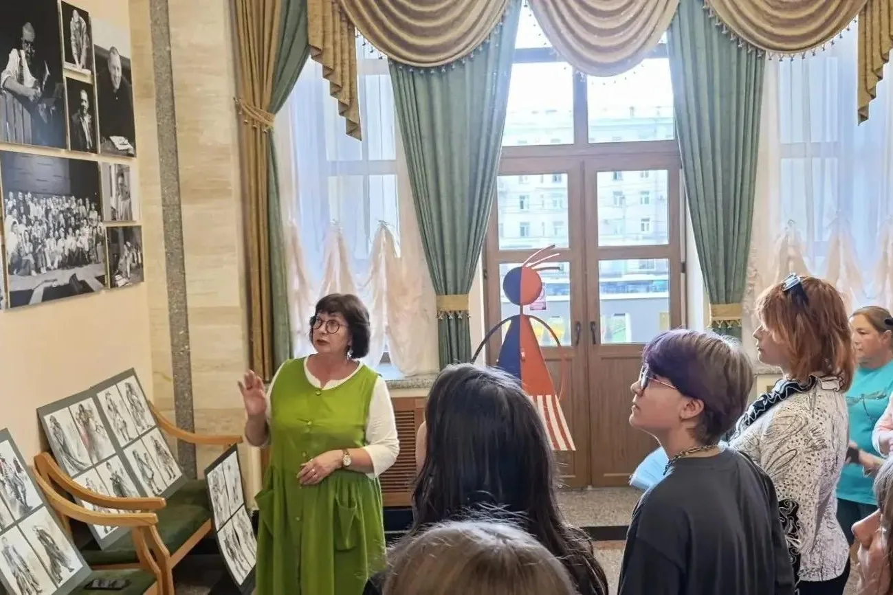 ⚡⚡Абитуриенты АлтГПУ познакомились с профессией художника театра в Молодёжном театре Алтая

24 июля 