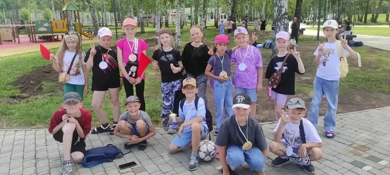 19 июня ребята из пришкольного лагеря посетили парк «Семья».
Как всегда, парк встретил детей яркой а