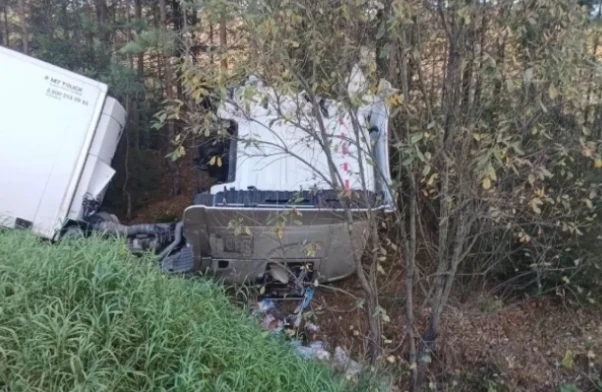 Водитель грузовика скончался в жутком ДТП в Орловском районе Кировской области 1 октября