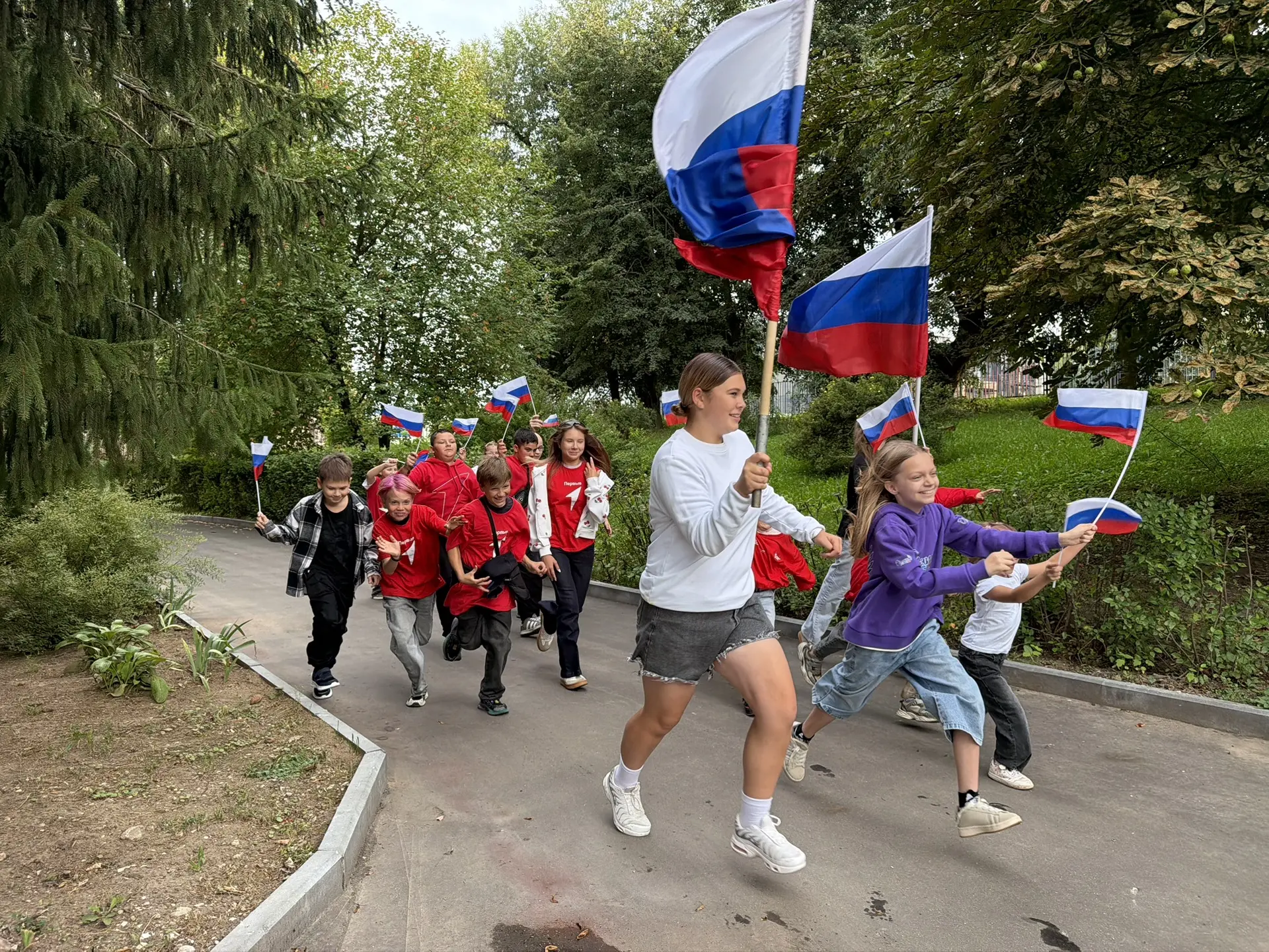 🇷🇺 В рамках Всероссийской акции «Символ народа», посвящённой Дню Государственного фла...