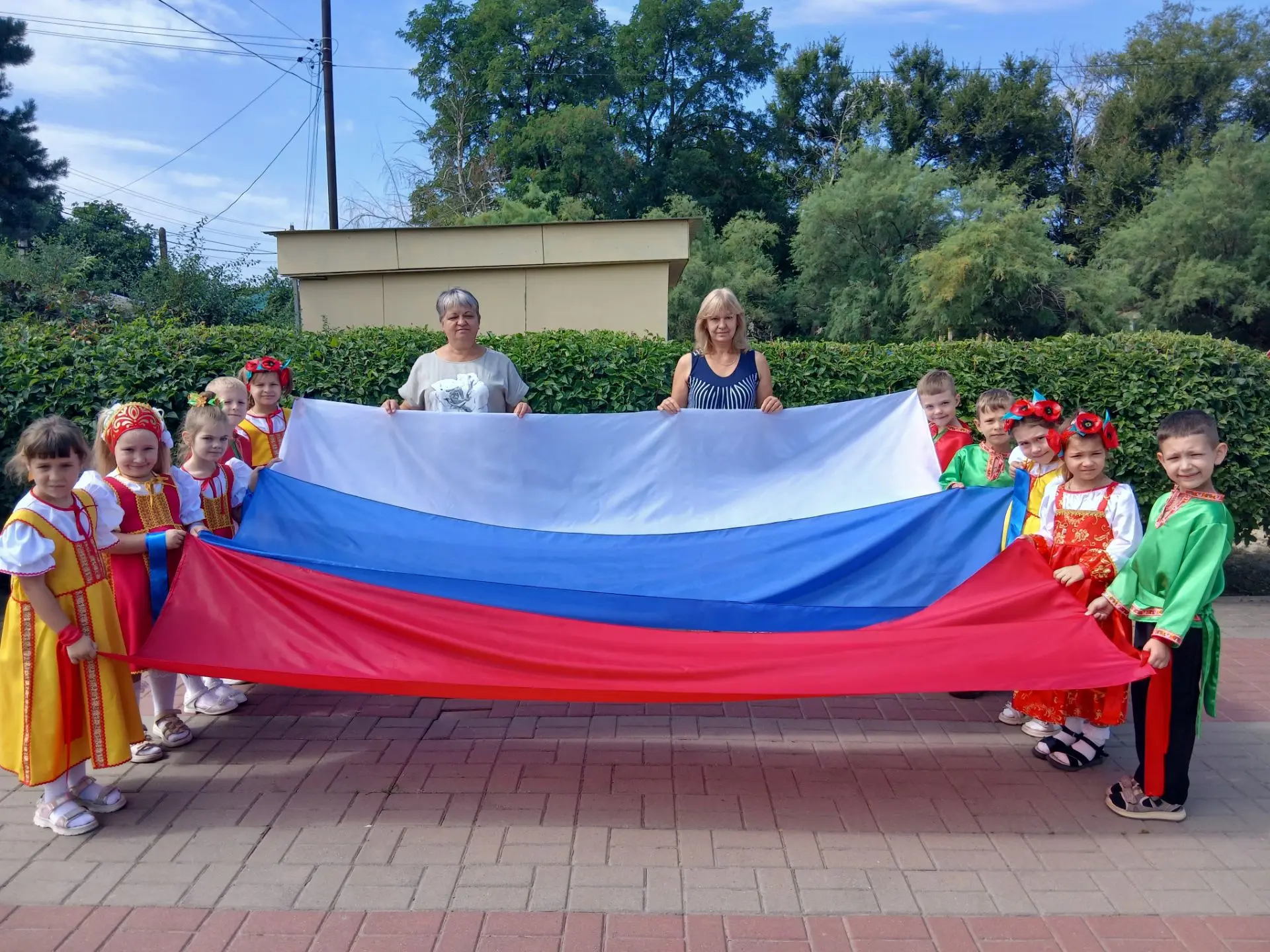 🇷🇺 Фотомарафон   «Под флагом России    живу и расту»