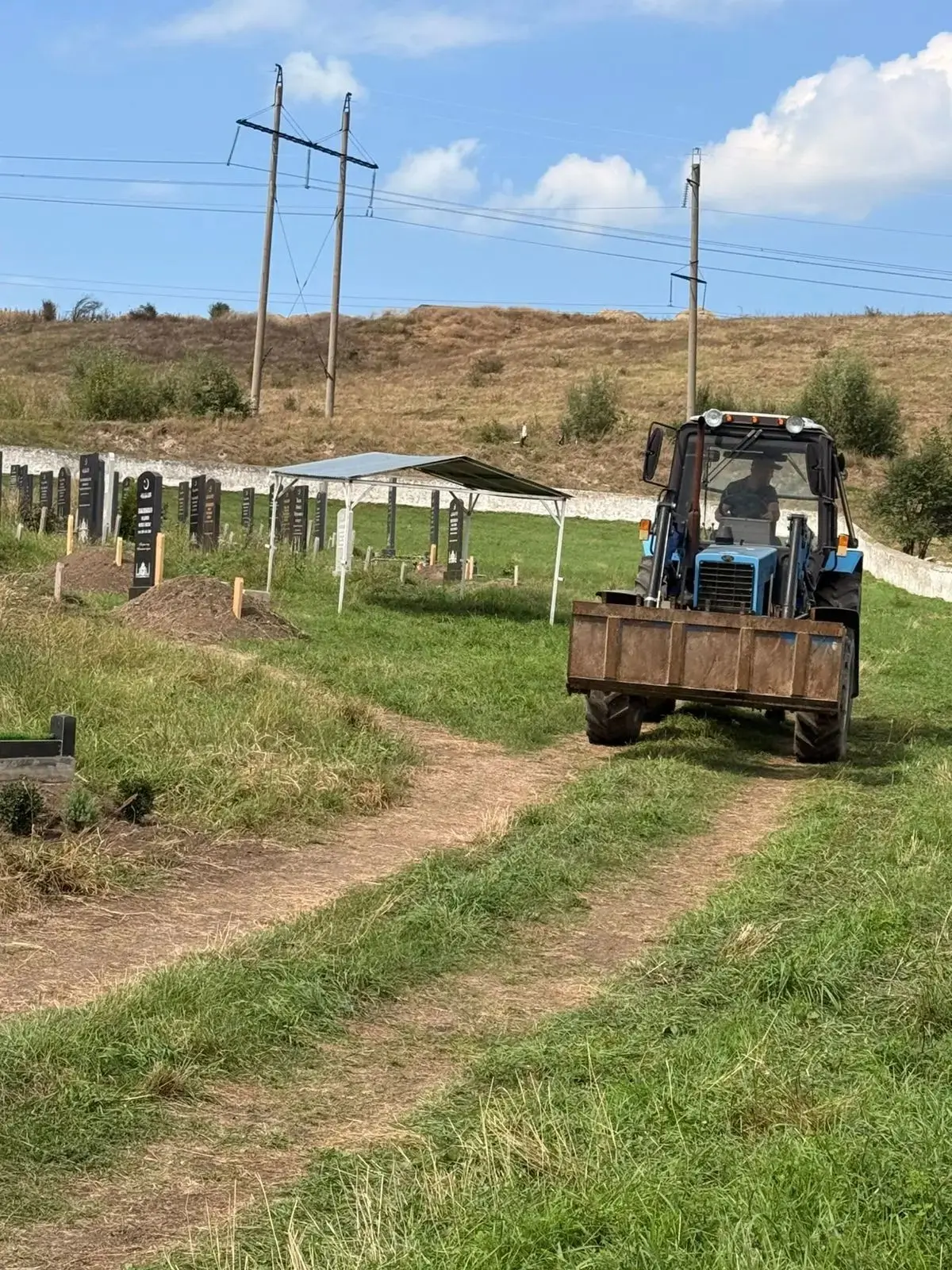 Жители с.п. Исламей провели субботник по благоустройству территории кладбища