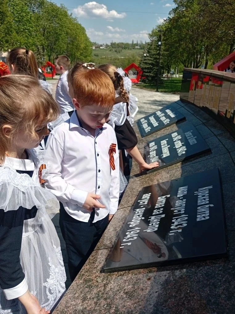 Снова в строю: день, полный памяти и гордости❤   Сегодняшний день в нашей школе стал настоящим погру