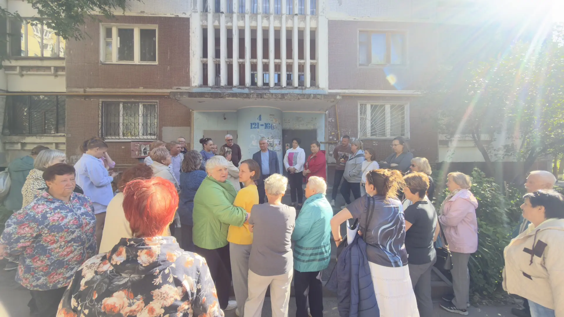 Жители домов №227 и 229 по улице Ново-Вокзальной обратились с коллективным заявлением: ...