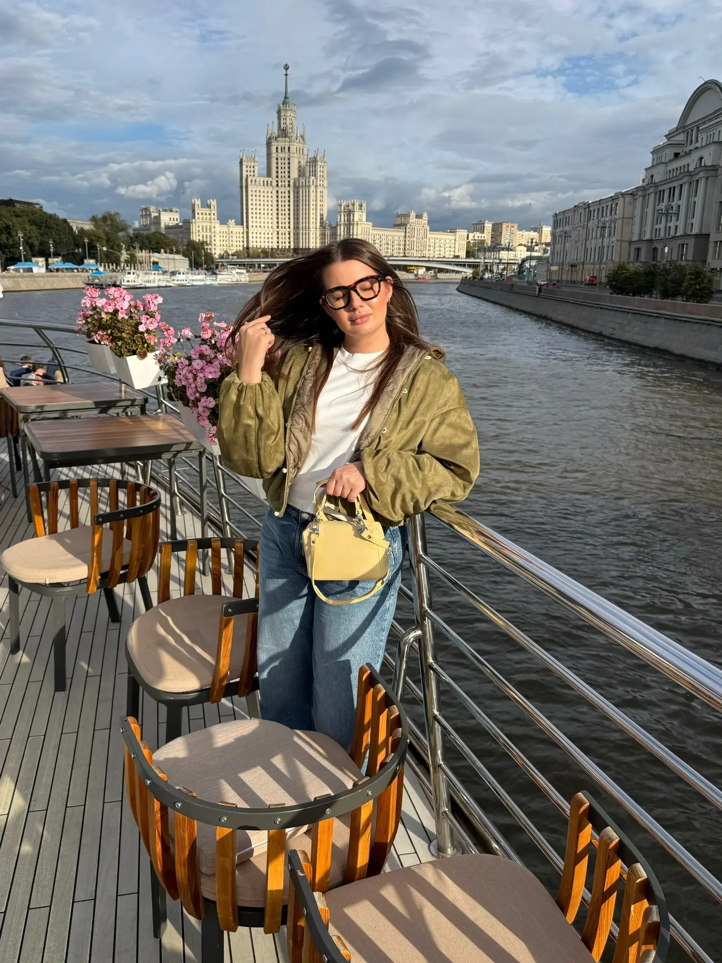 Наслаждаться красивой Москвой с реки в солнечный день🤌🏽💔