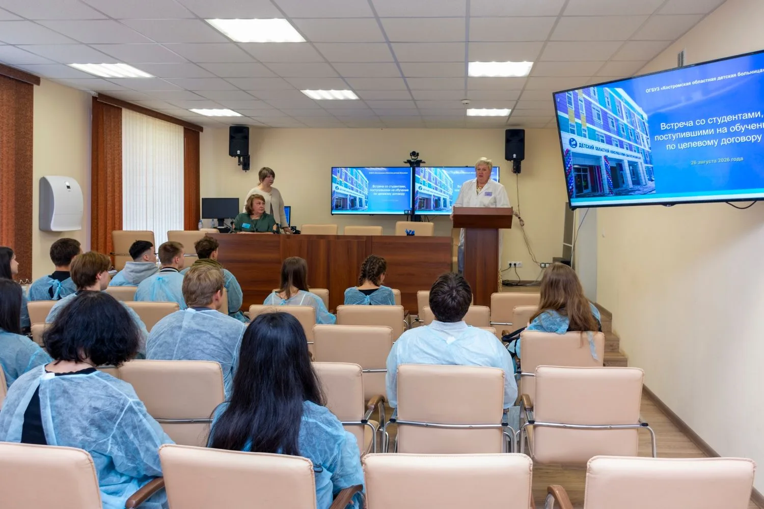 🎓 «Хочу помогать людям»: первокурсники-целевики КОДБ встретились с главным врачом
