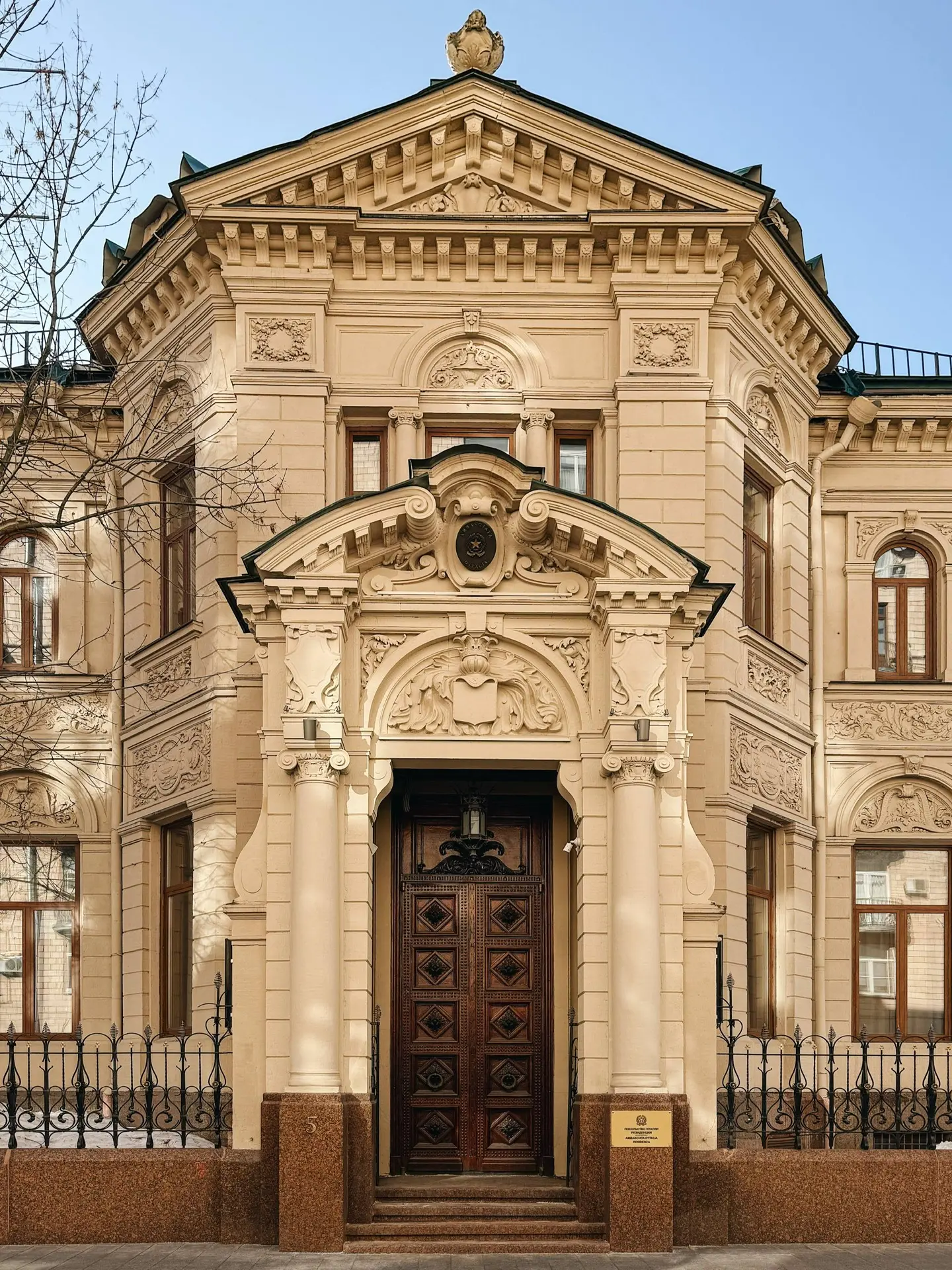 Сегодня проводила частную экскурсию для девушек-риелторов. И представьте, мы подходим к...