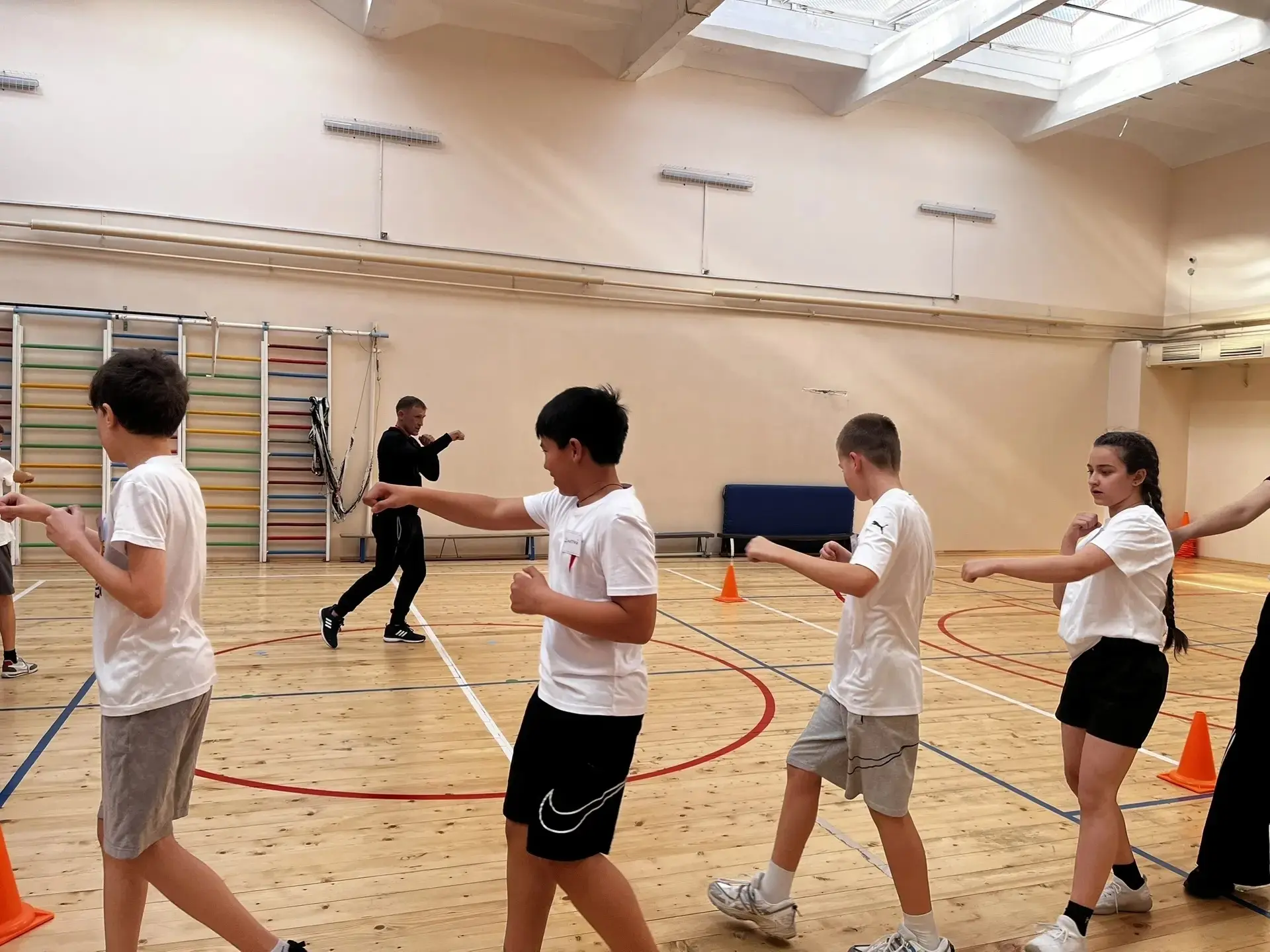 🥊 Учащиеся 6Б на открытом занятии в рамках конкурса «Сердце отдаю детям»!  🎯 Ученики 6Б класса нашей
