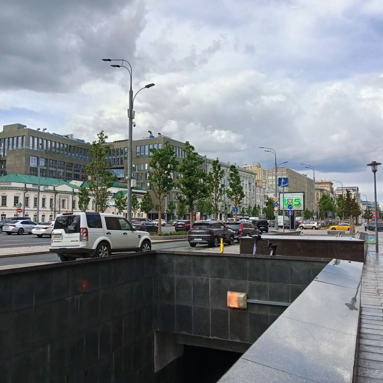 Прекрасное тёплое лето идёт в Москве. Что ещё нужно для совершения всех мечтаний и желаний? 😉🤞