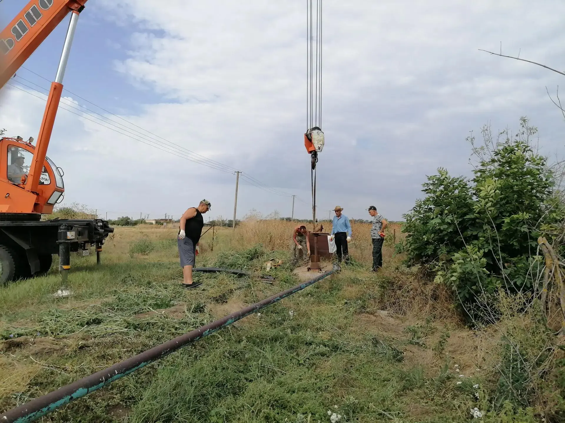 🛠 10 августа специалисты МКУ «Новоивановское» заменили вышедший из строя глубинный нас...