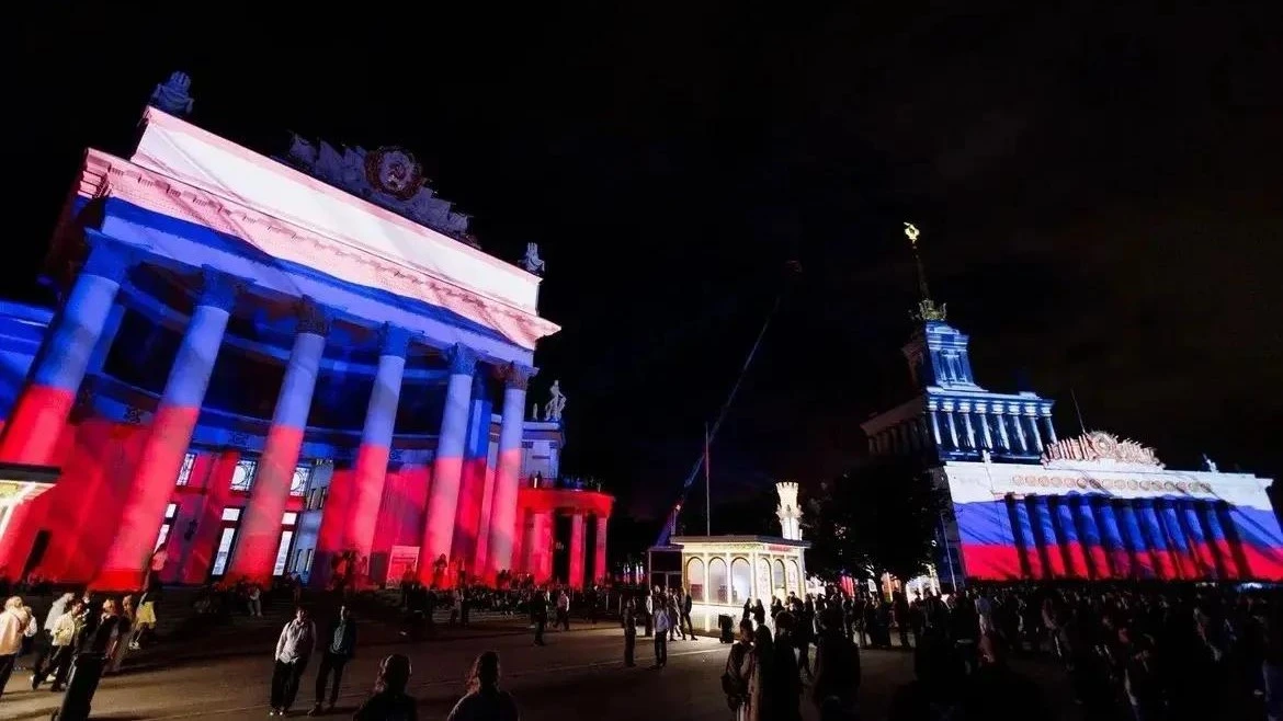 Выпускной на ВДНХ 2026 🏛️

Как это было…
• поздравление от Президента РФ Владимира Владимировича Пу