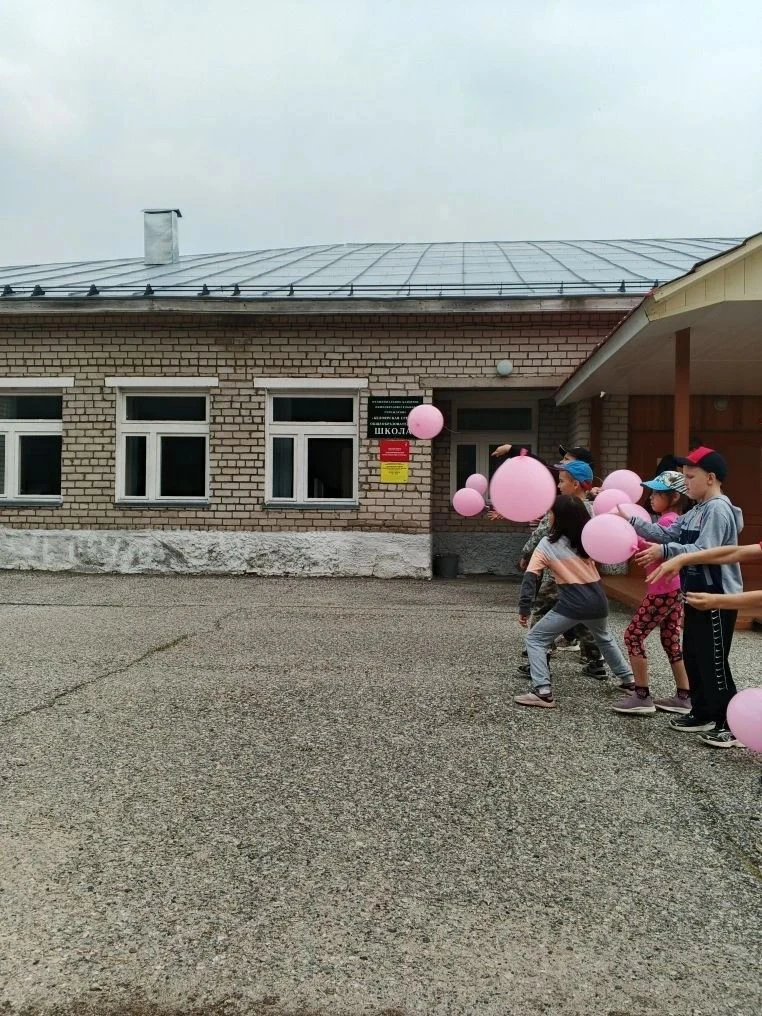 Очередной день в нашем пришкольном лагере посвящен Дню ветра.
Ветер — это невидимка, но мы его можем