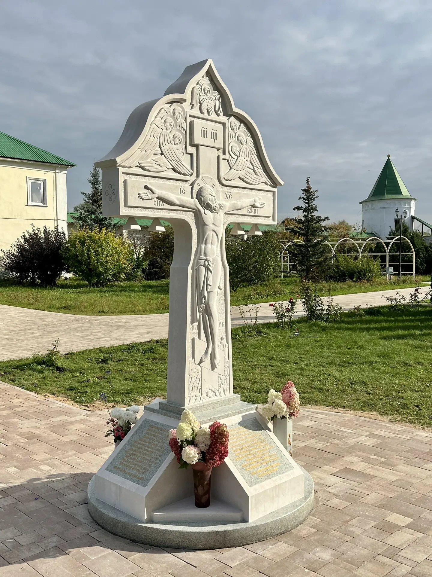 Крест — хранитель всея Вселенныя,