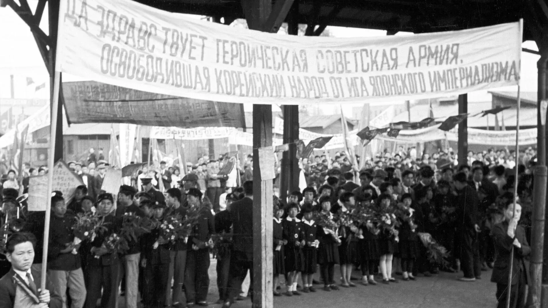Летом 1945 года советский десант высадился в Пхеньяне. С боями, город и его окрестности были освобож