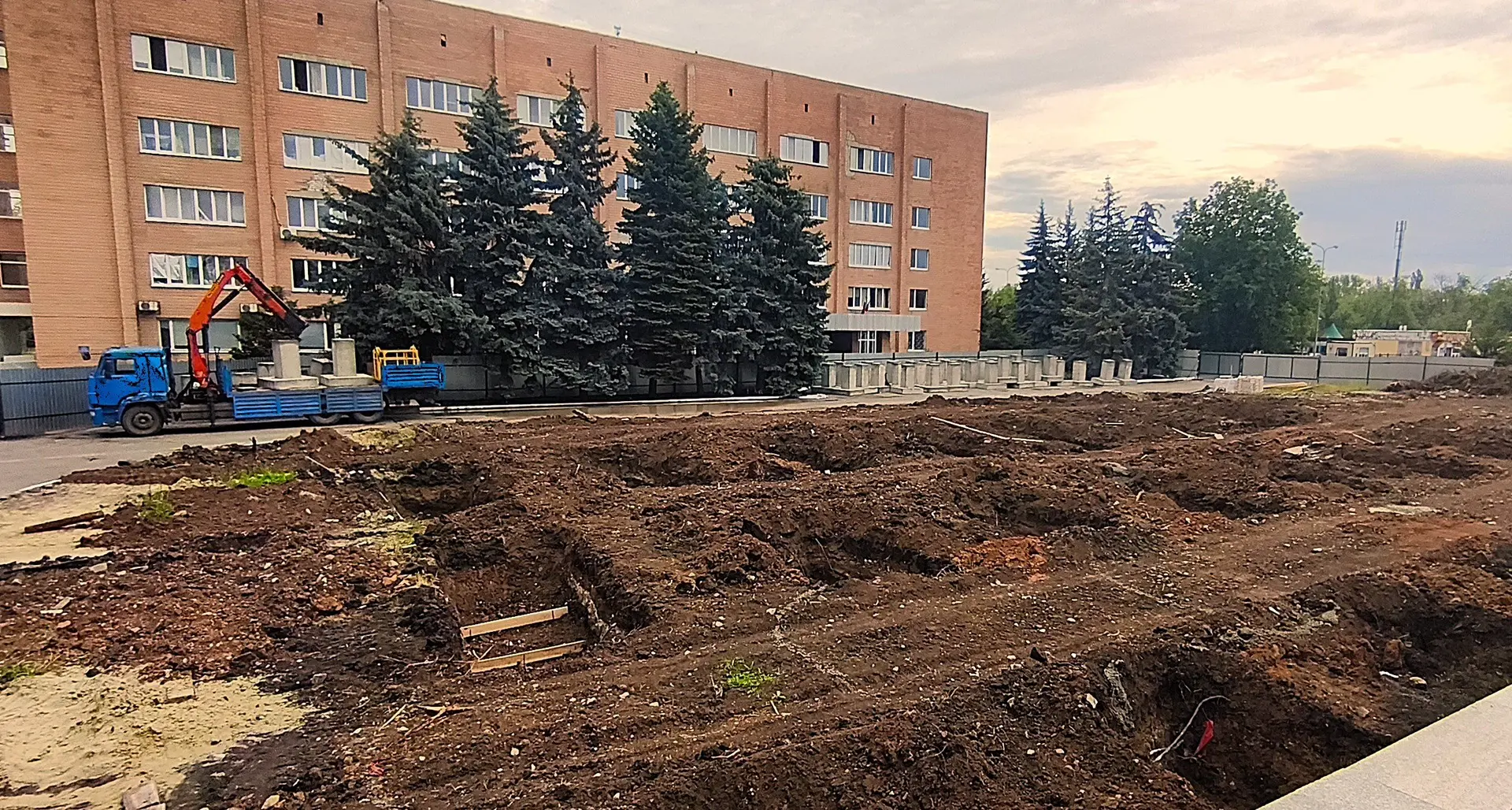 В ЛРКБ продолжается строительство современного приемного отделения