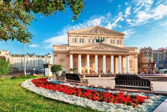 🎭 Театр зовёт: откройте детям мир чудес!  Сегодня — Всемирный день театра!  🎉 А что если в этот день