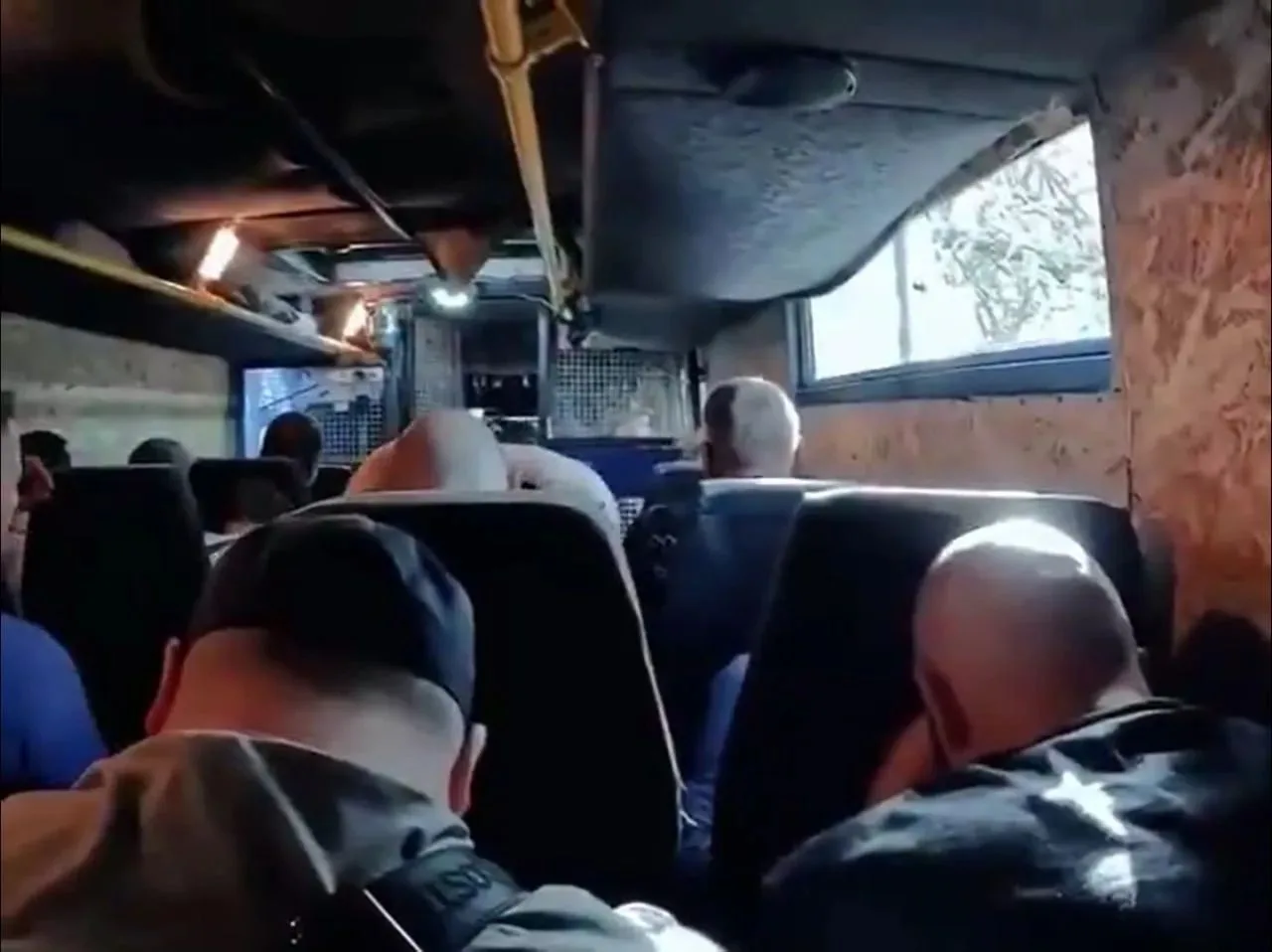 Процесс доставки свежебусифицированных в ряды 225-го ОШП ВСУ: решетки, узкие окна, допо...