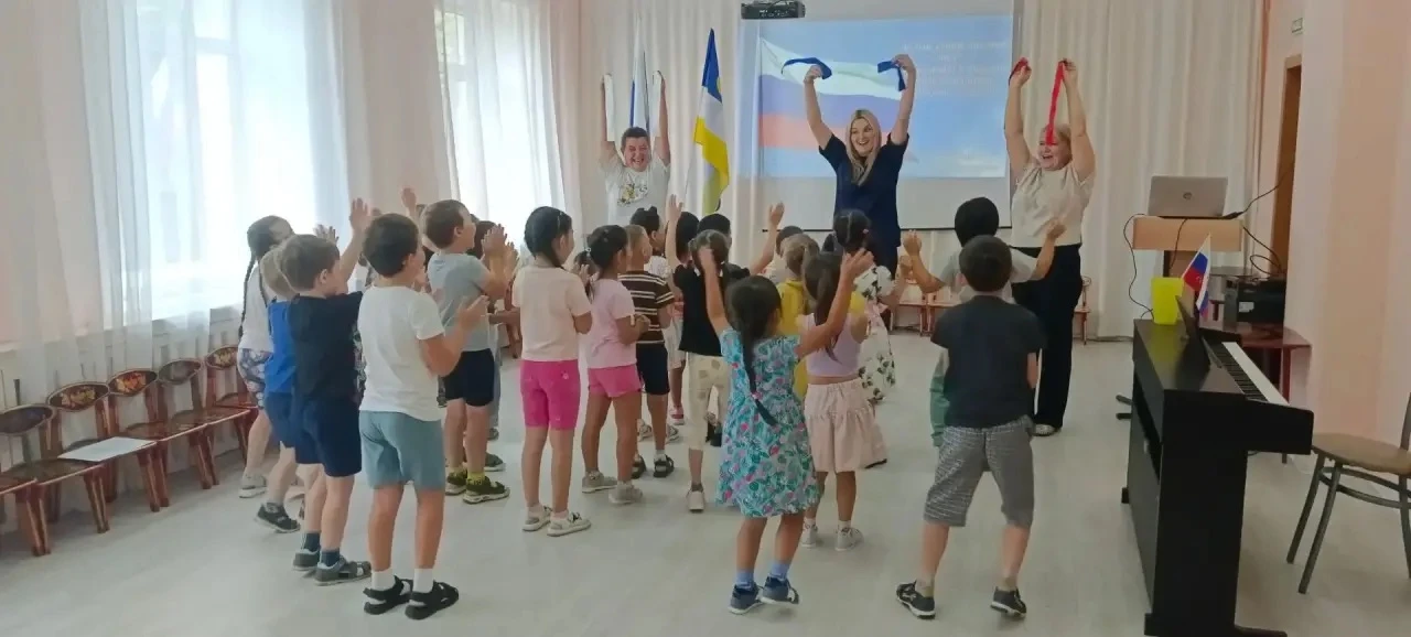 🇷🇺 От праздника к практике: закрепляем знания о флаге