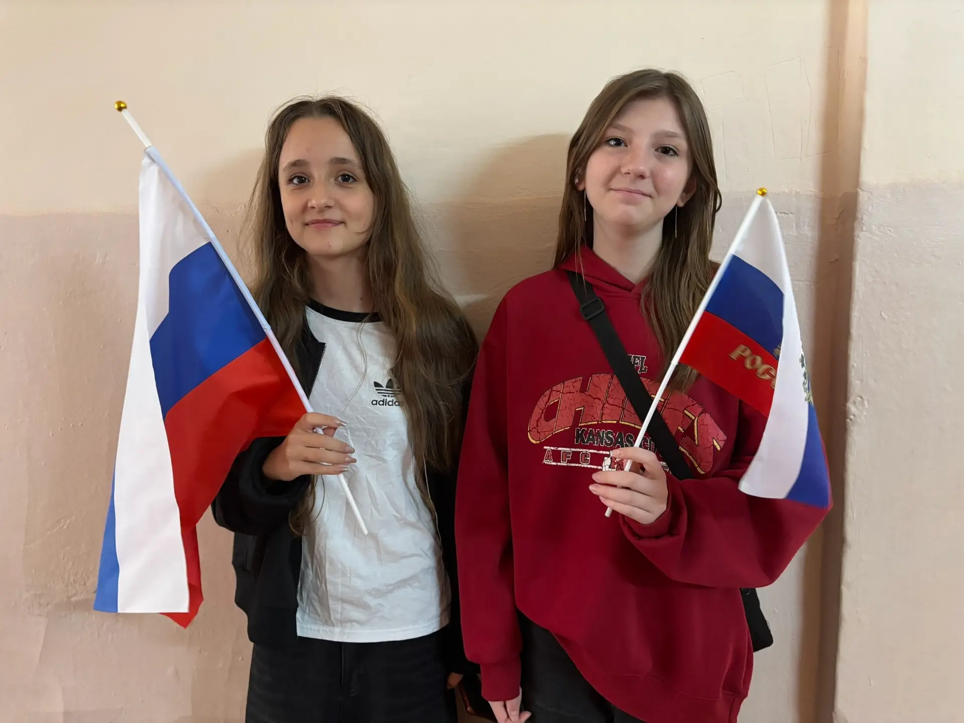 Акция "Флаги России"

 В преддверии праздника "День России"Швецова Александра и Ломовцева Вероника ,
