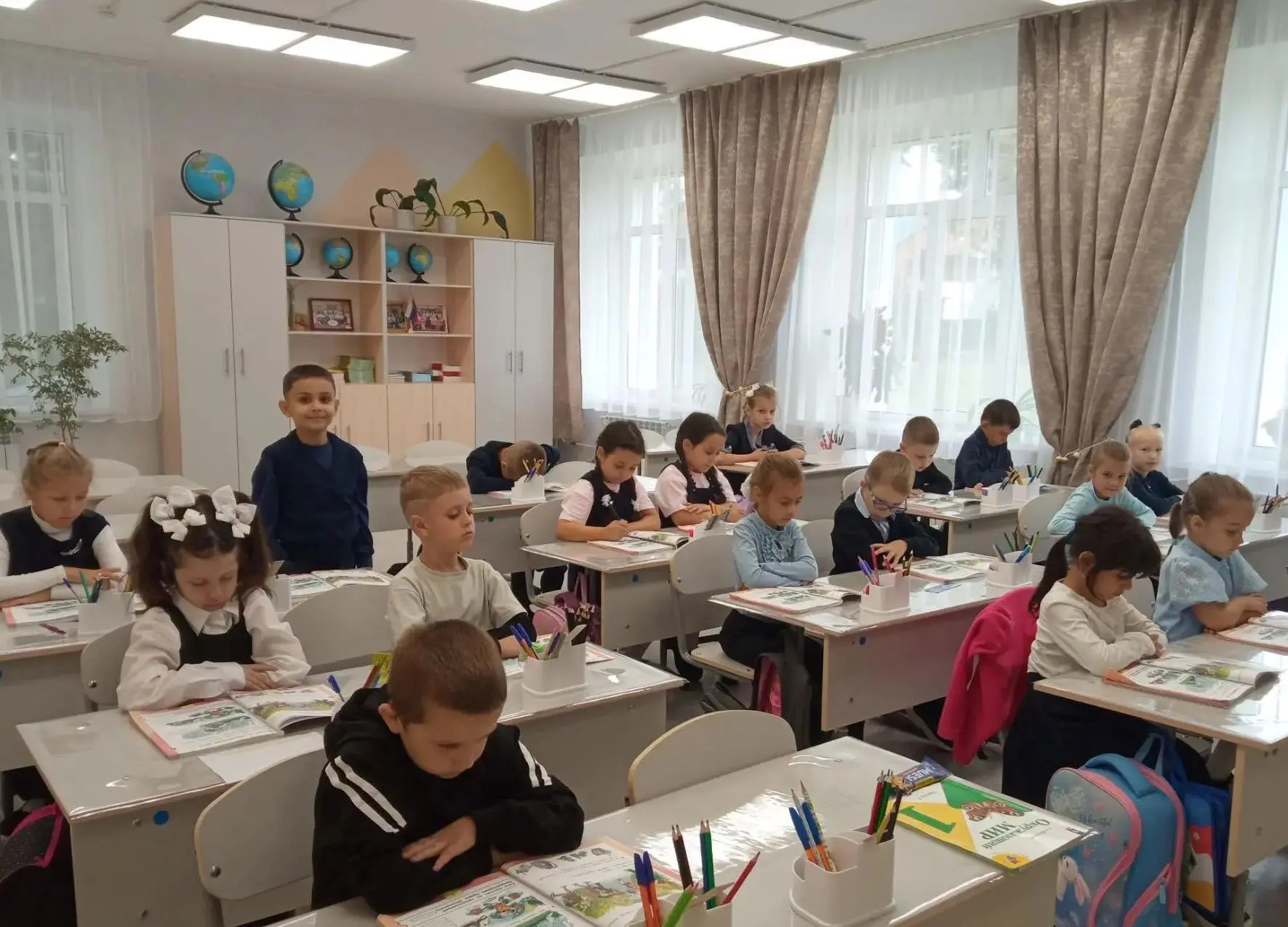 Школа открыла двери: как наши „новенькие“ — первоклассники и пятиклассники — прошли пер...