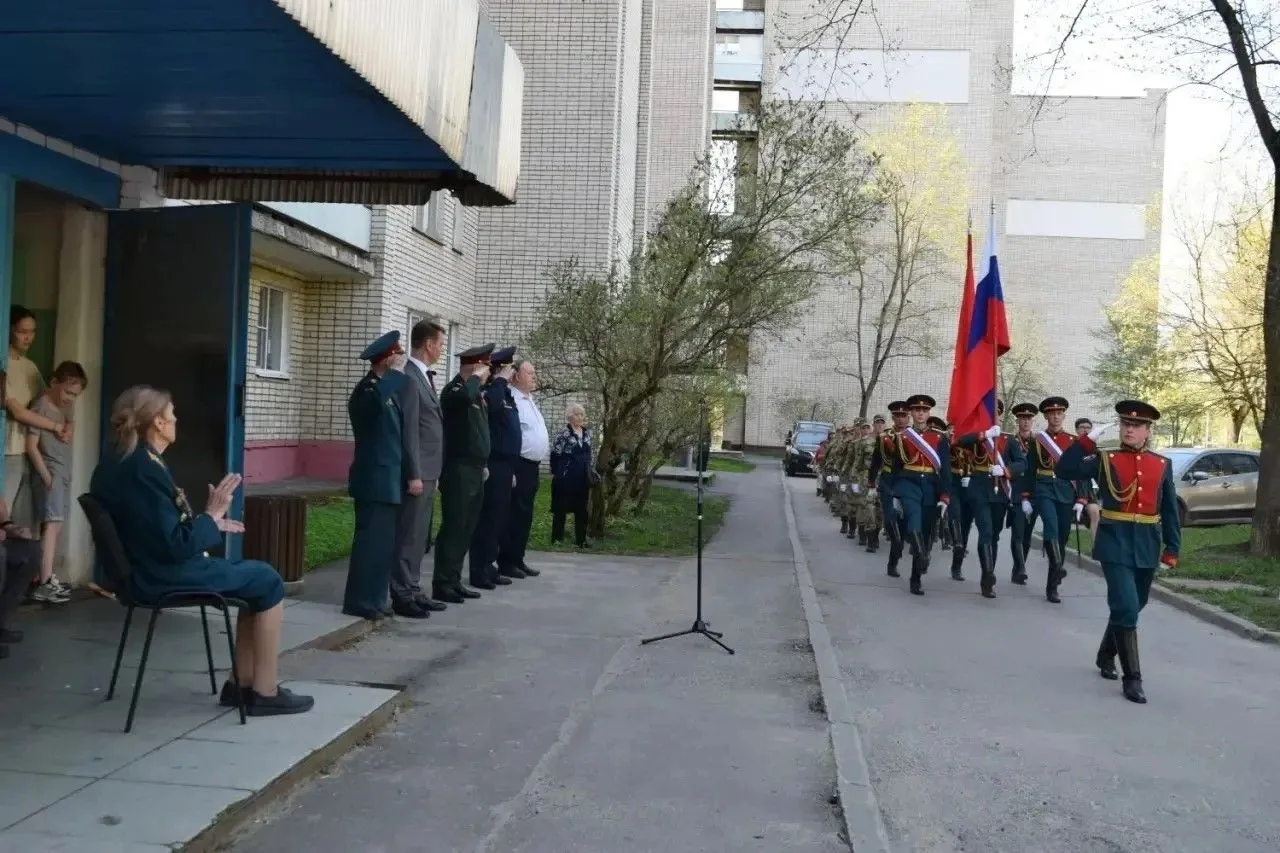 В Сарове росгвардейцы приняли участие в акции «Парад у дома ветерана»  ➡️В преддверии 81-й годовщины