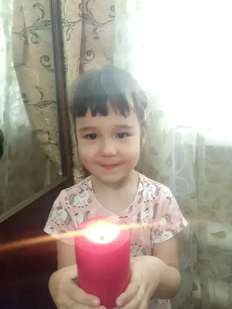 Воспитанница группы «Клубничка» Пак Вероника принимает участие во Всероссийской акции #СвечаПамяти  