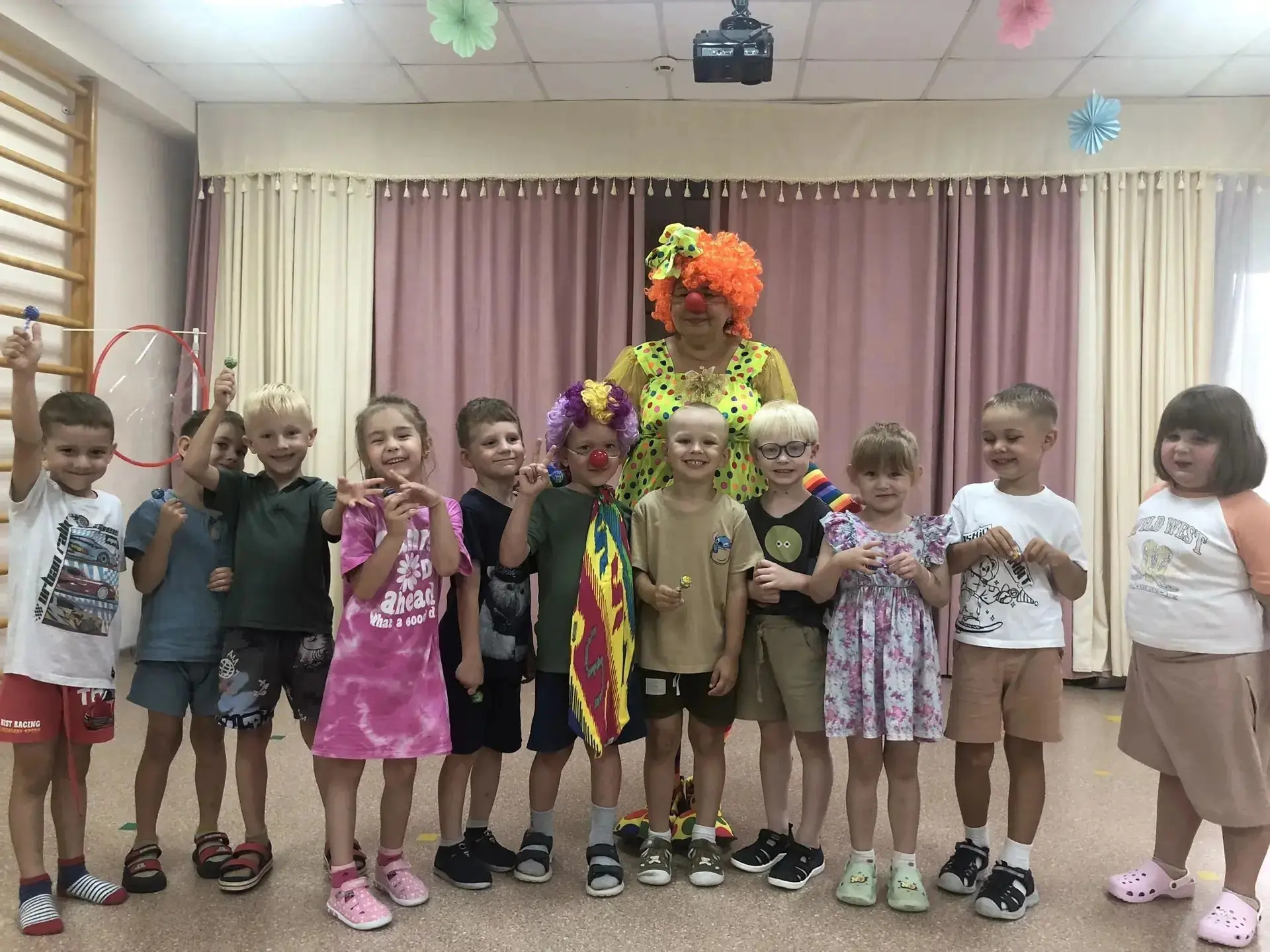 В нашем детском саду сегодня — настоящая сказка, ожившая в смехе и движении! «День цирка» распахнул 