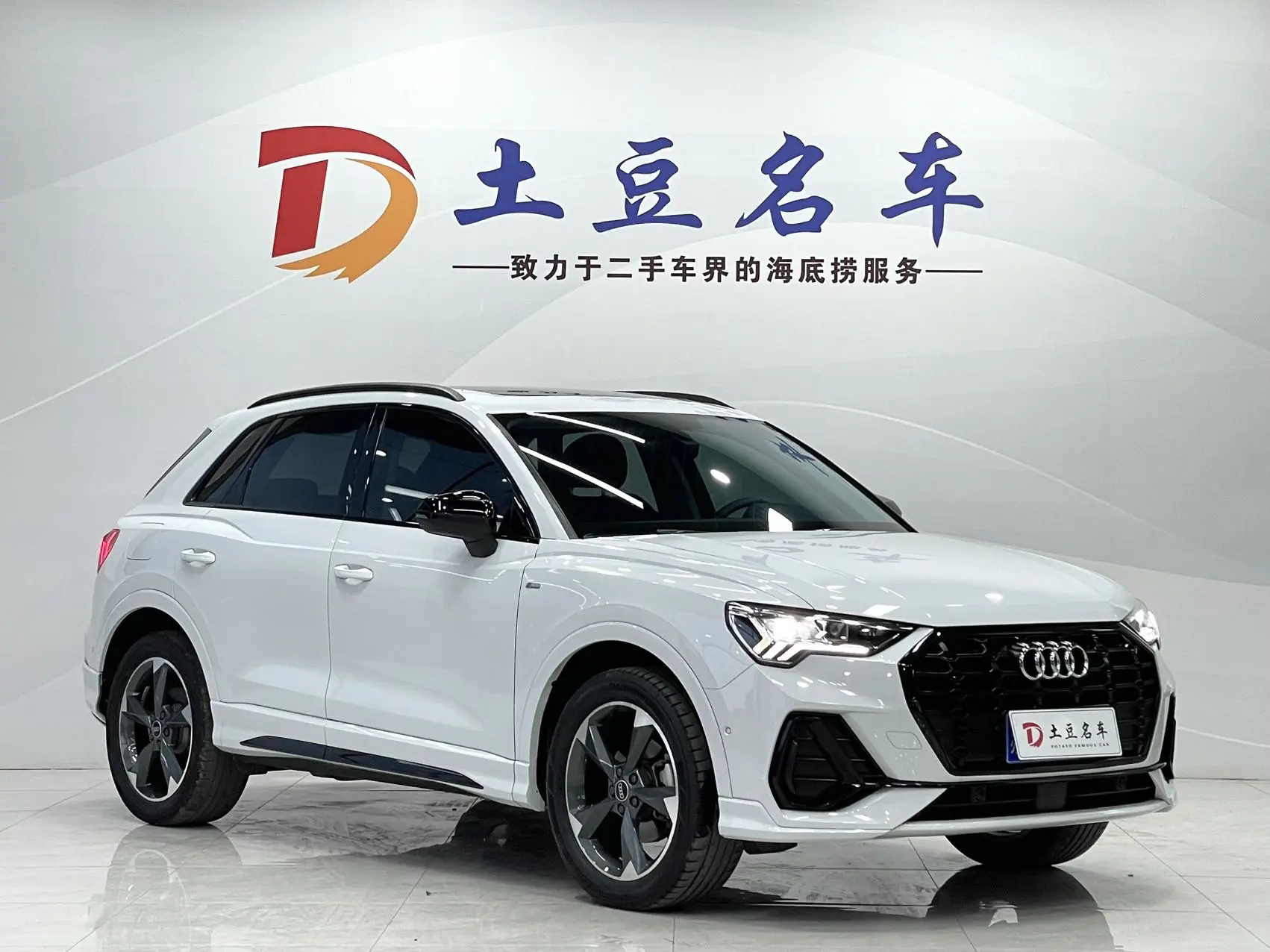 🏎 AUDI Q3