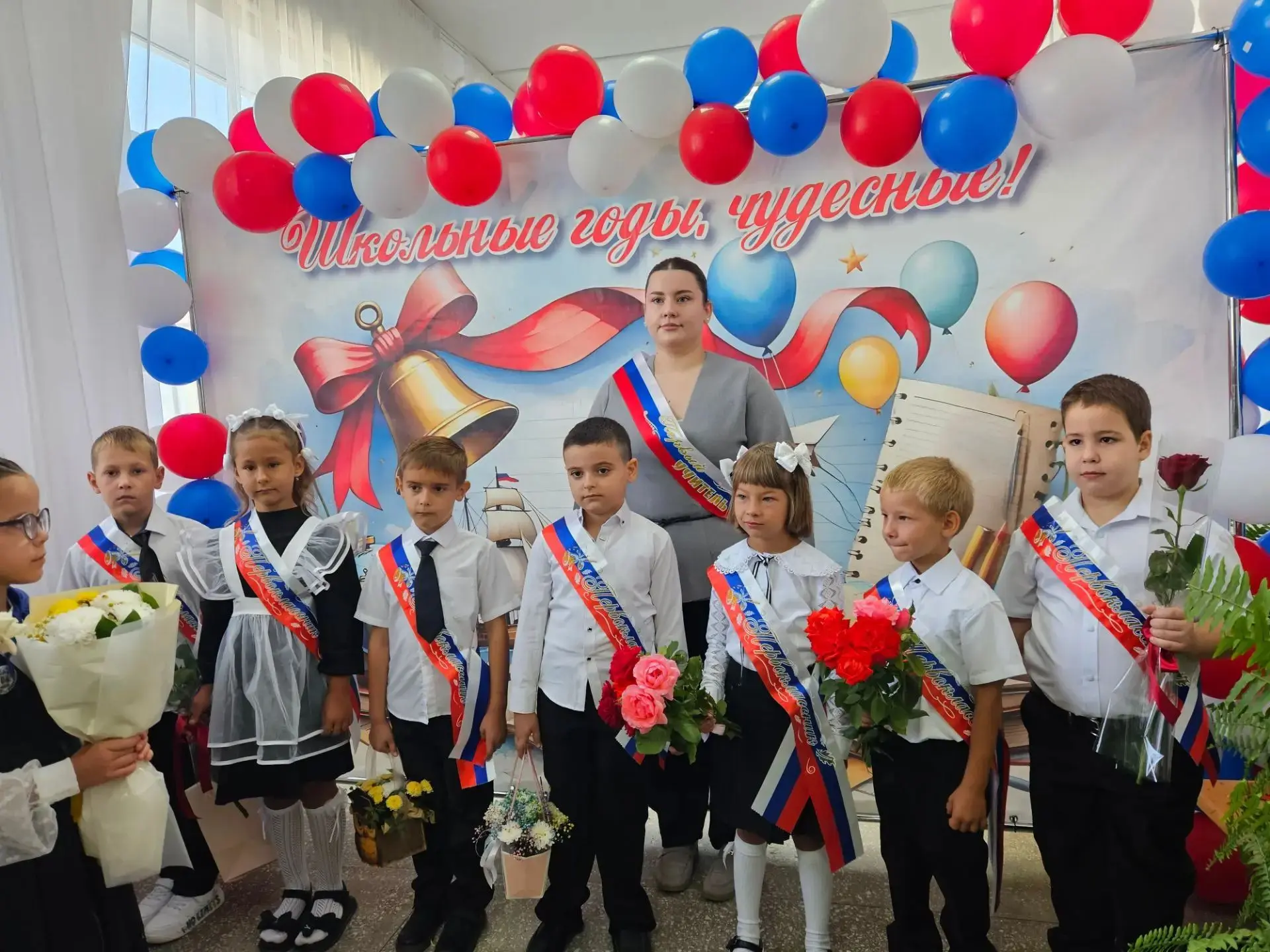 🍁 1 сентября: День, когда школа снова ожила! Праздник Знаний состоялся! ✨