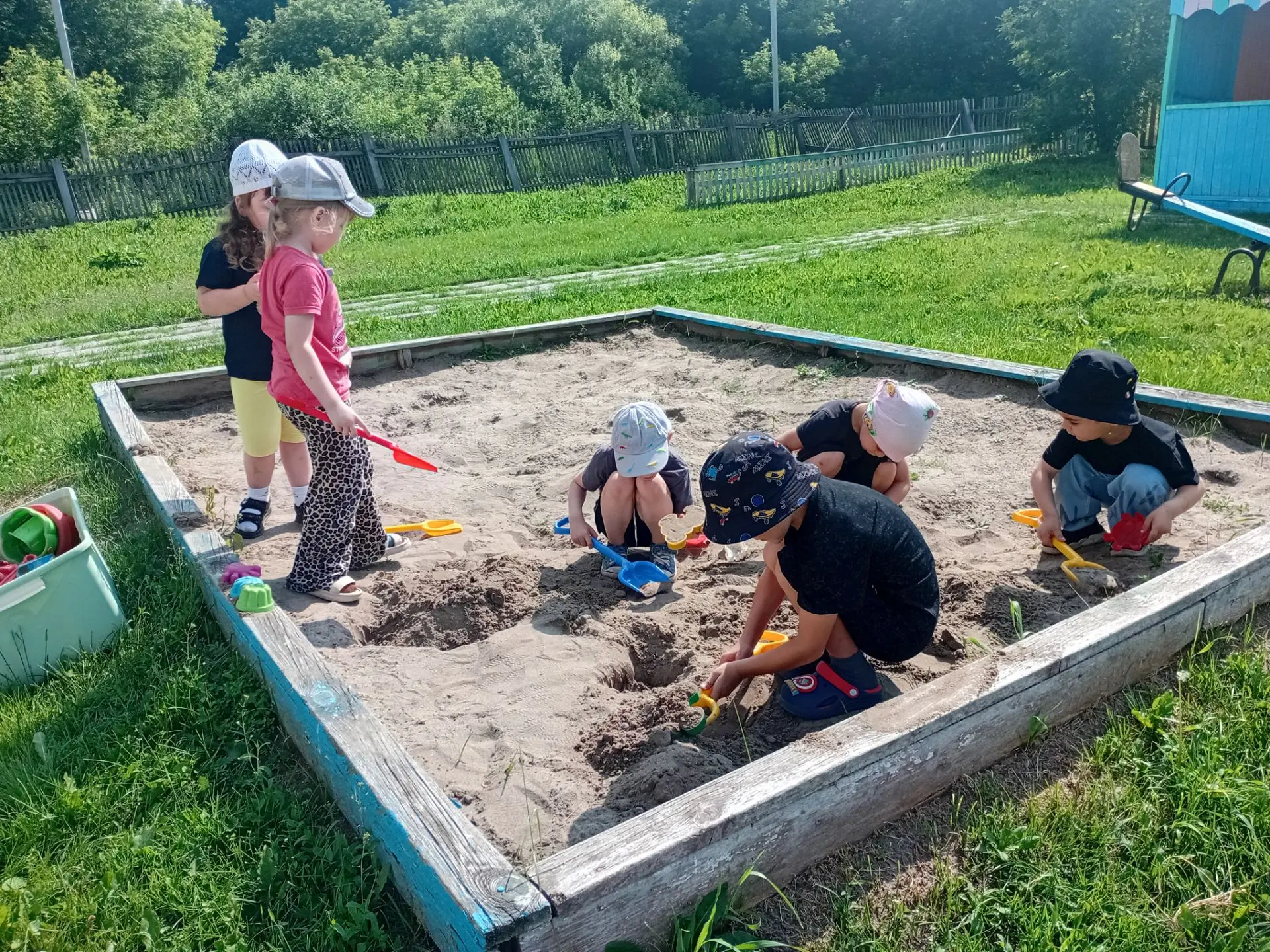 🏖 Песочные приключения: когда воображение не знает границ! 🏖

Для взрослых это просто песок и лопа